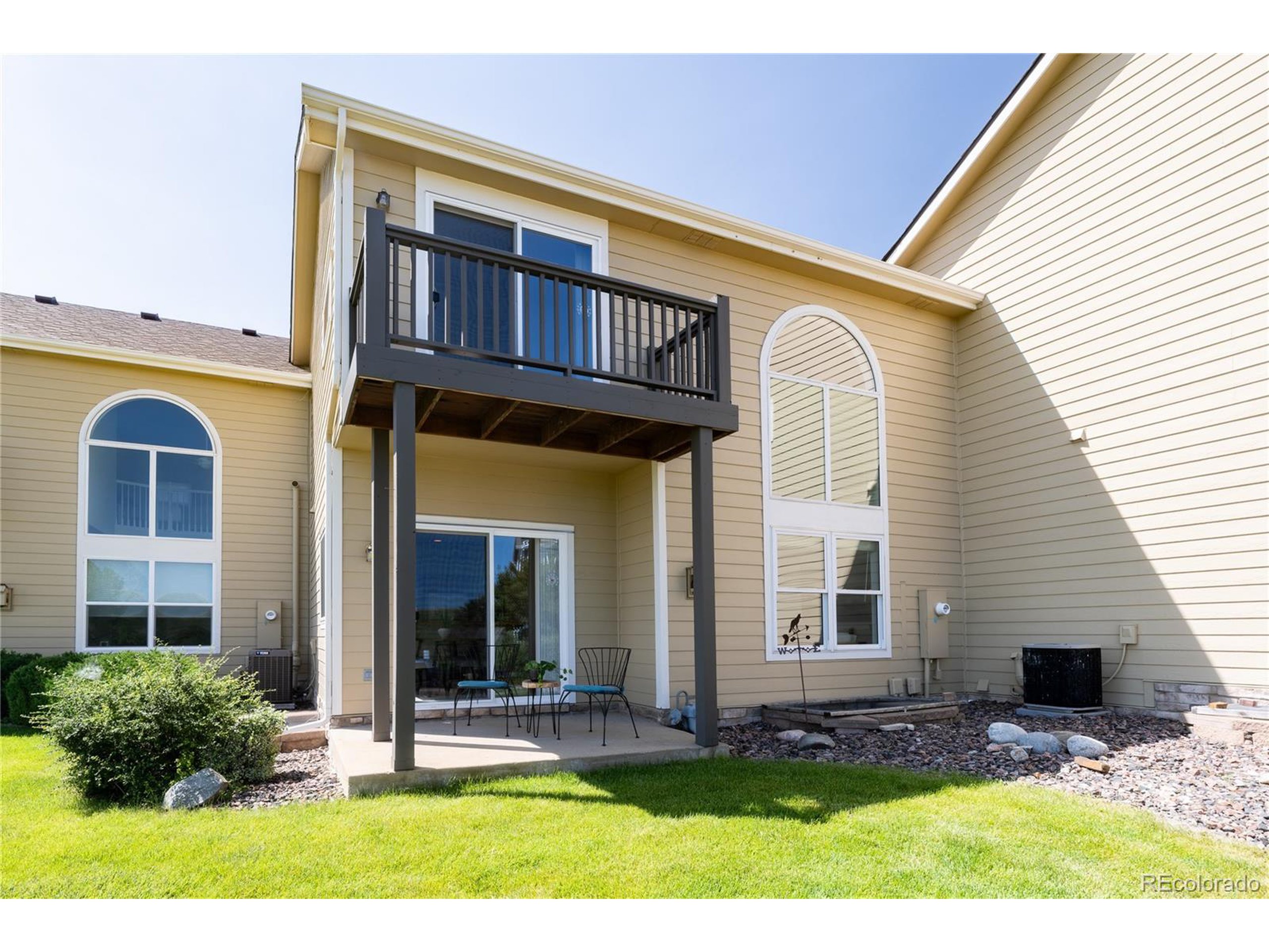 211 Rockview Dr