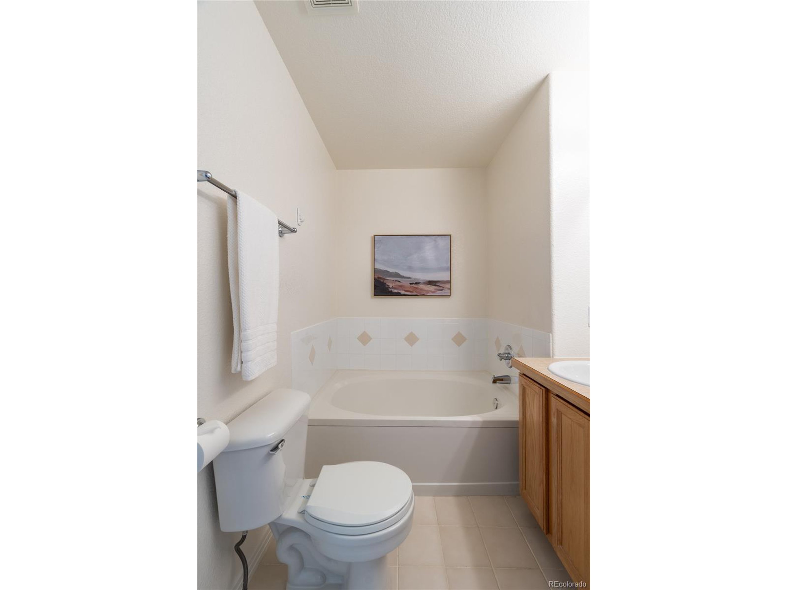 211 Rockview Dr