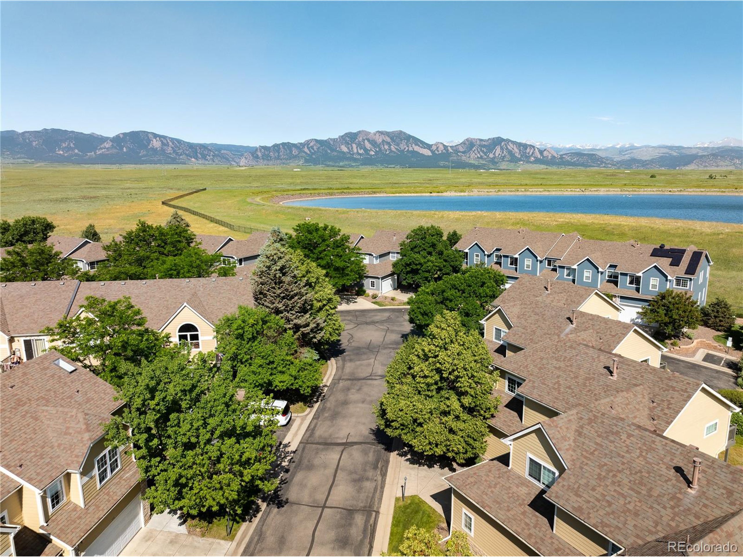 211 Rockview Dr