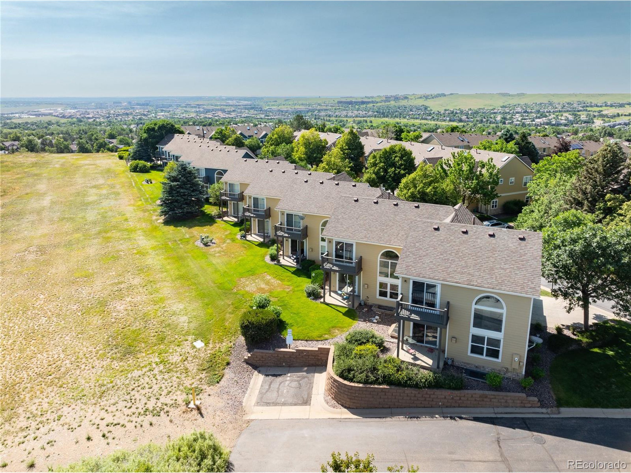 211 Rockview Dr