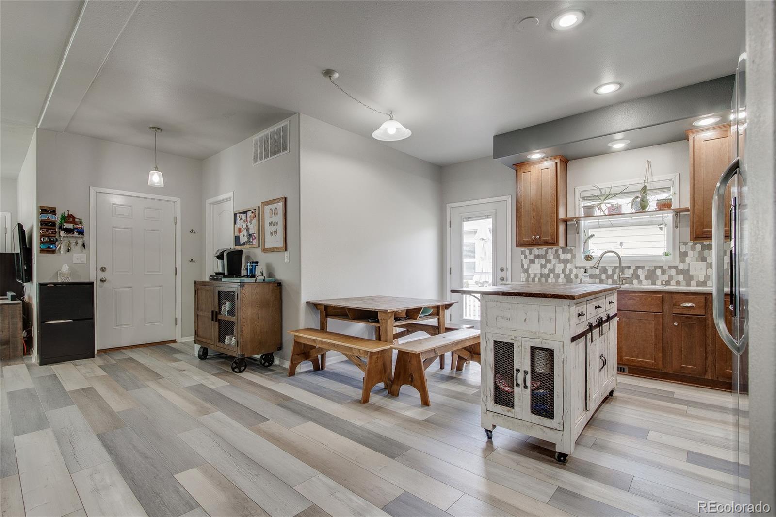 6190 Bluestem Green