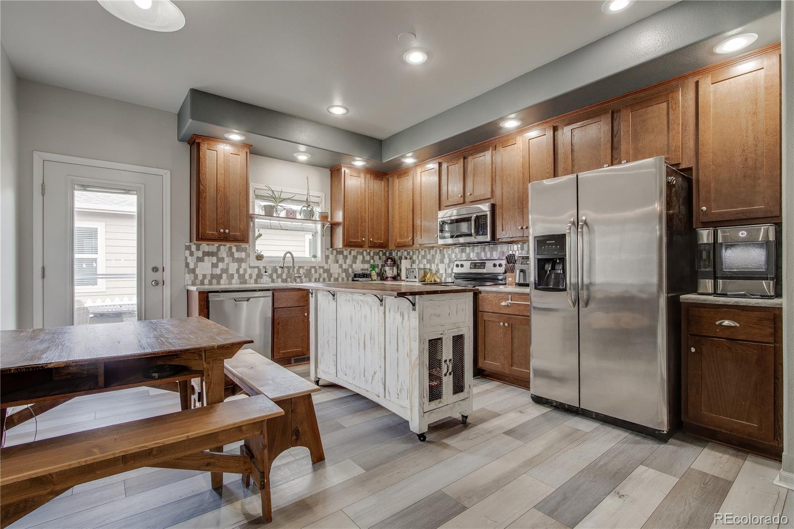 6190 Bluestem Green