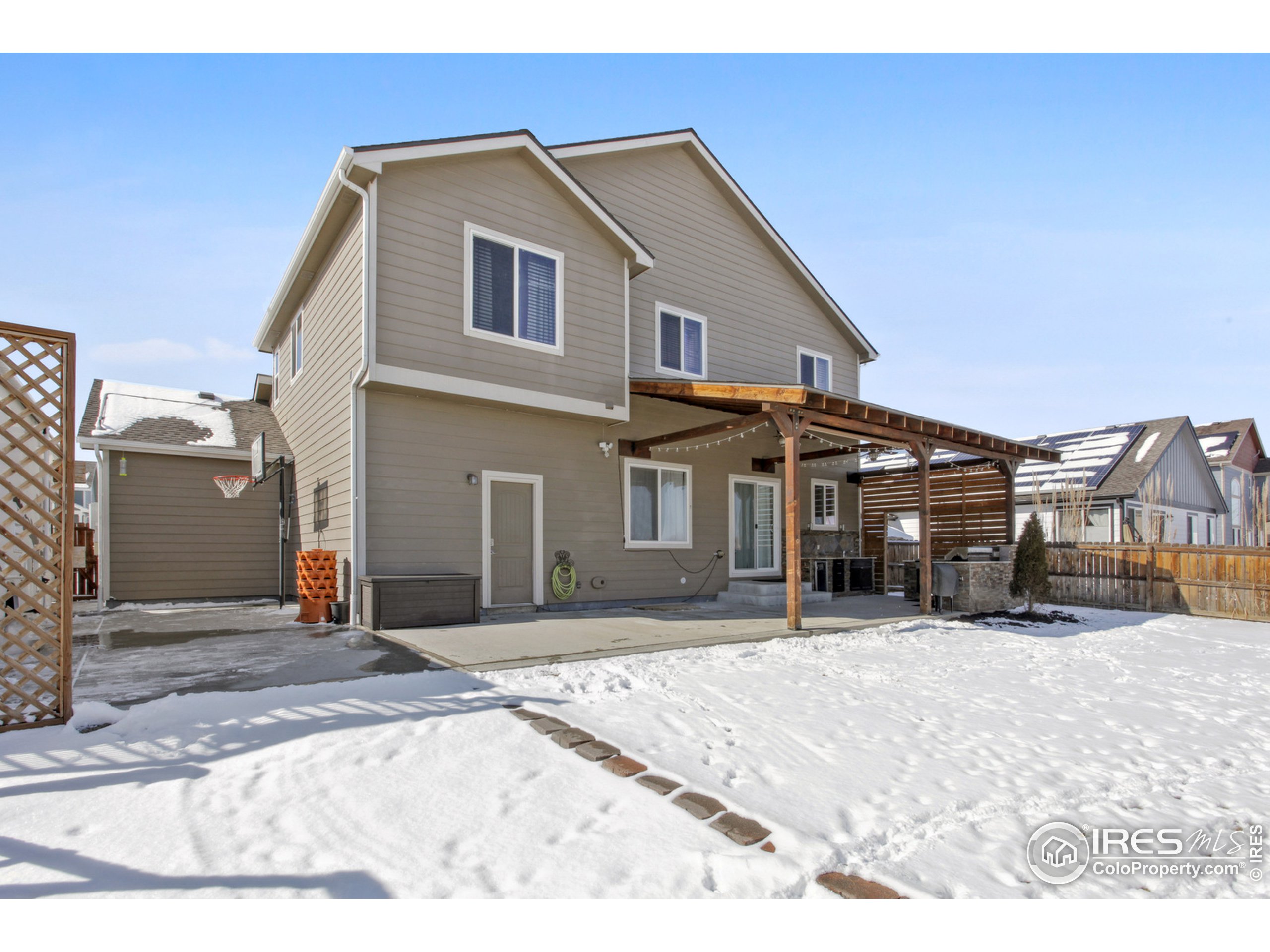9060 Sandpiper Dr