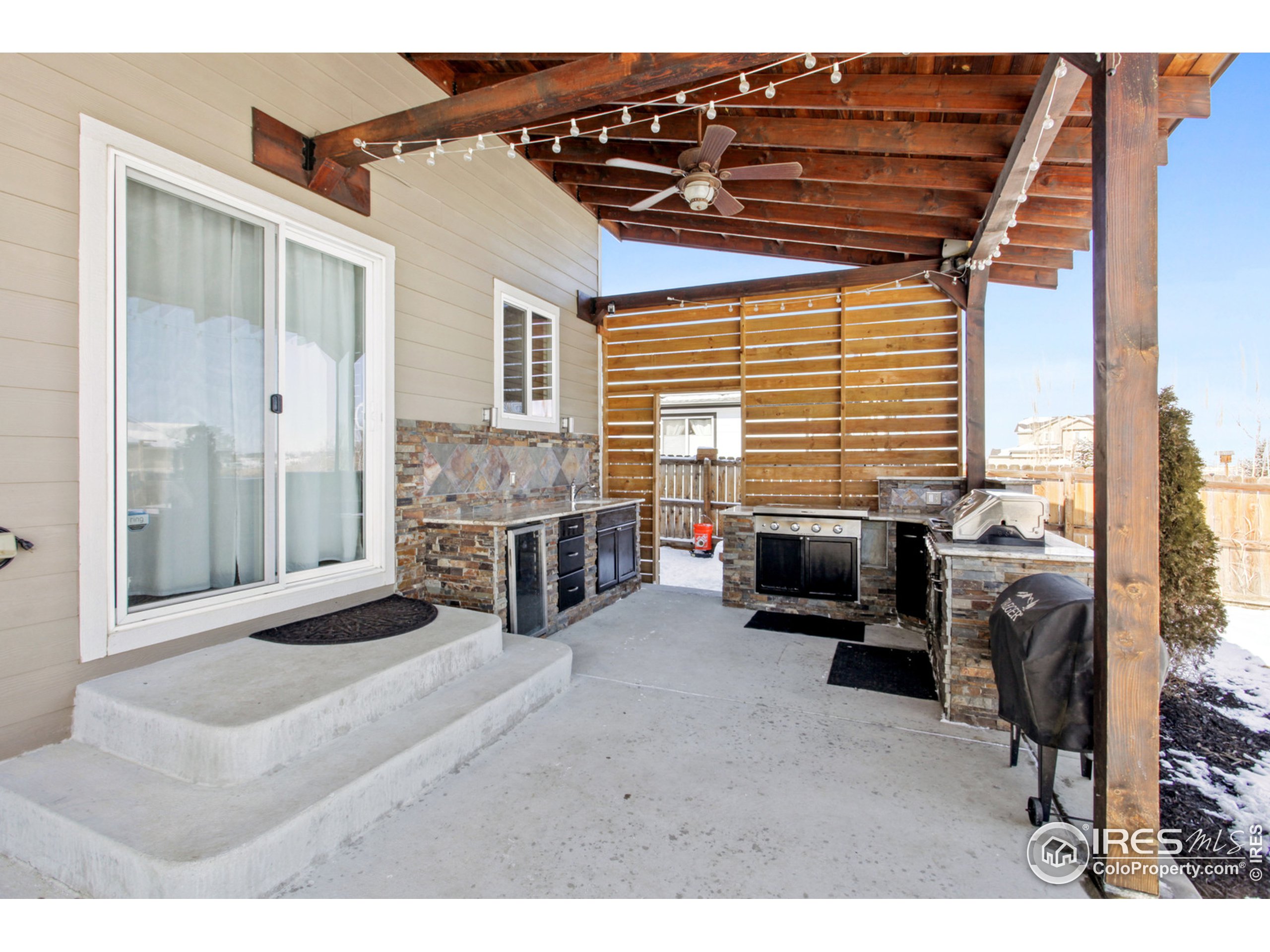 9060 Sandpiper Dr
