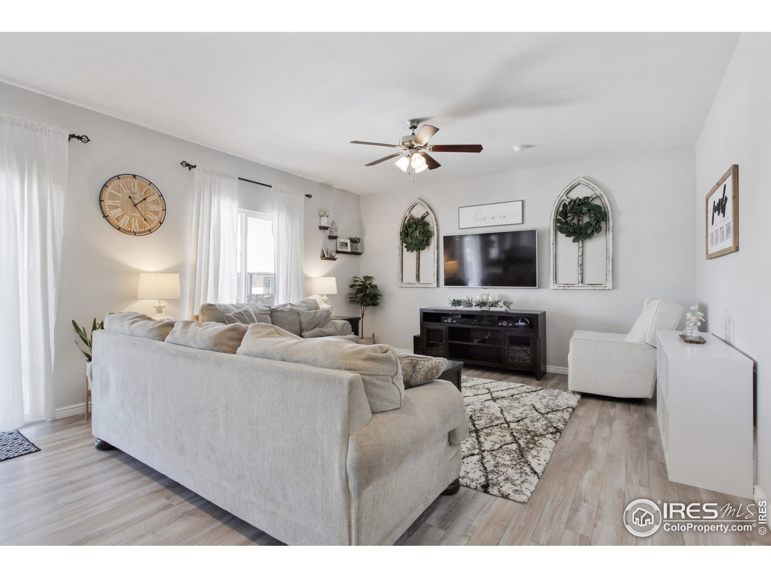 9060 Sandpiper Dr