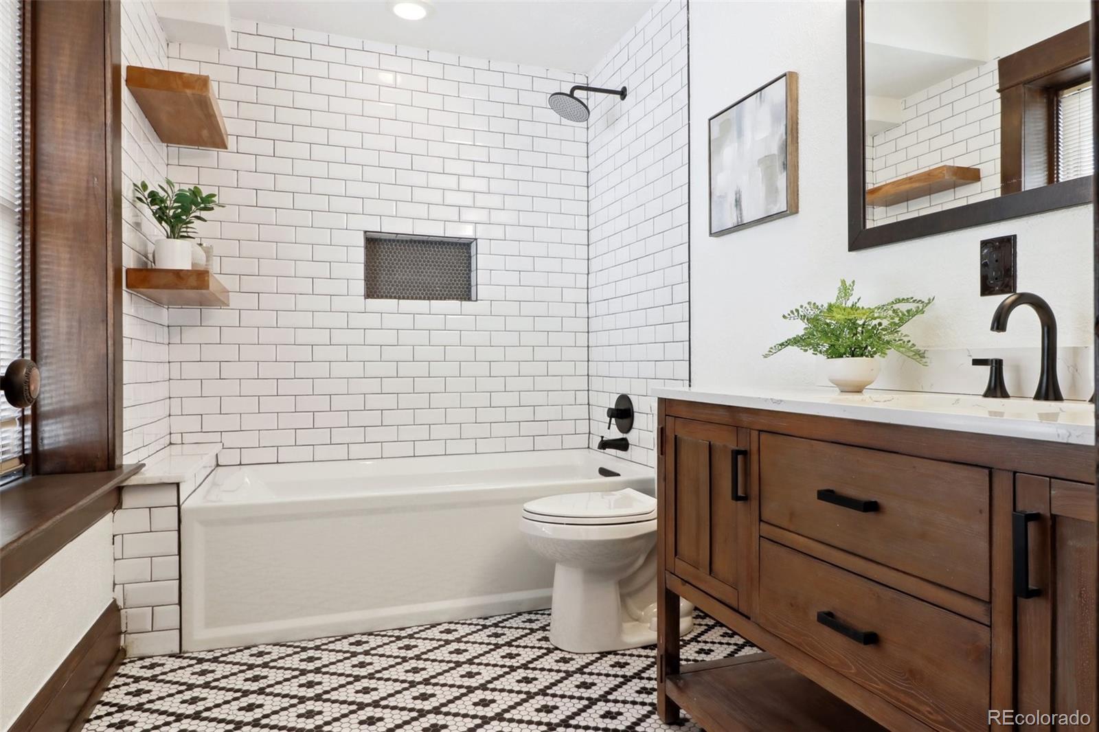 1210 E Colfax Avenue Unit: 203