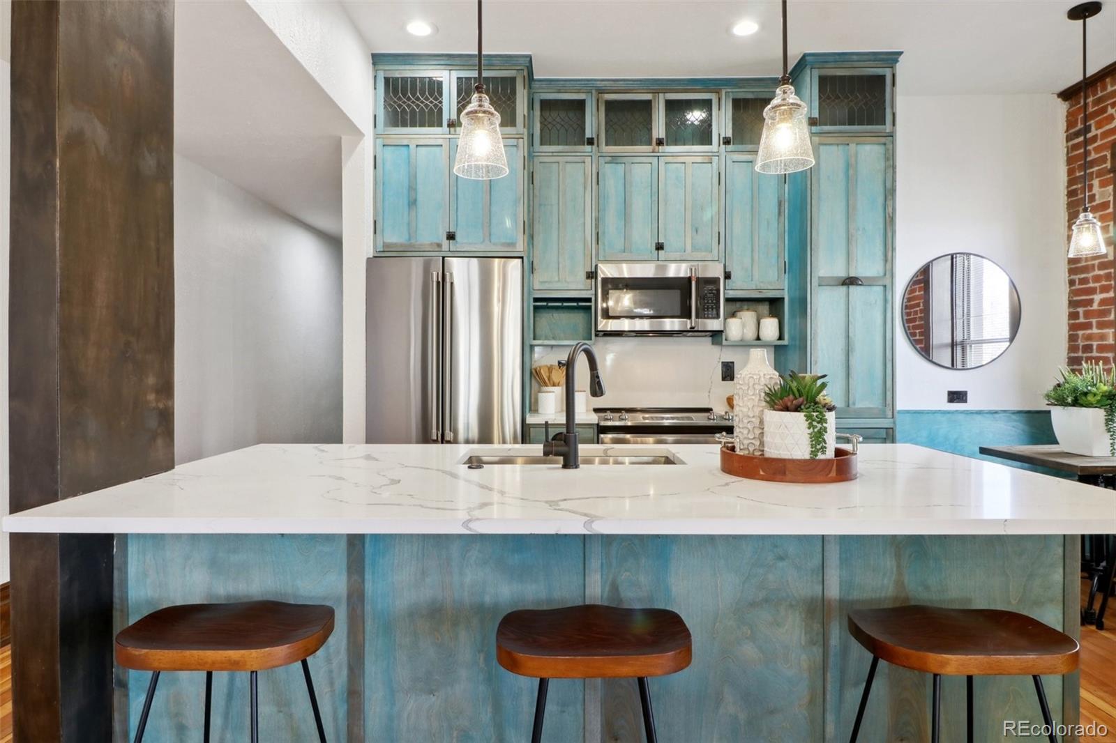 1210 E Colfax Avenue Unit: 203