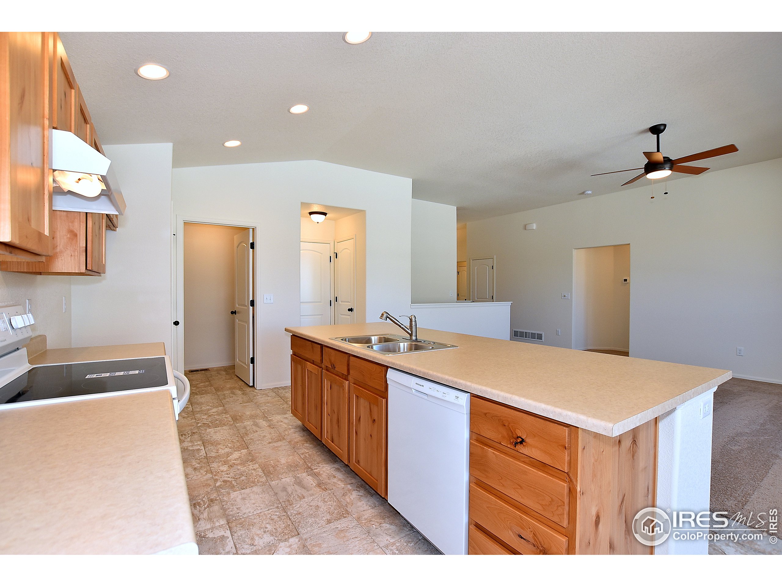 912 Ashbrook Dr