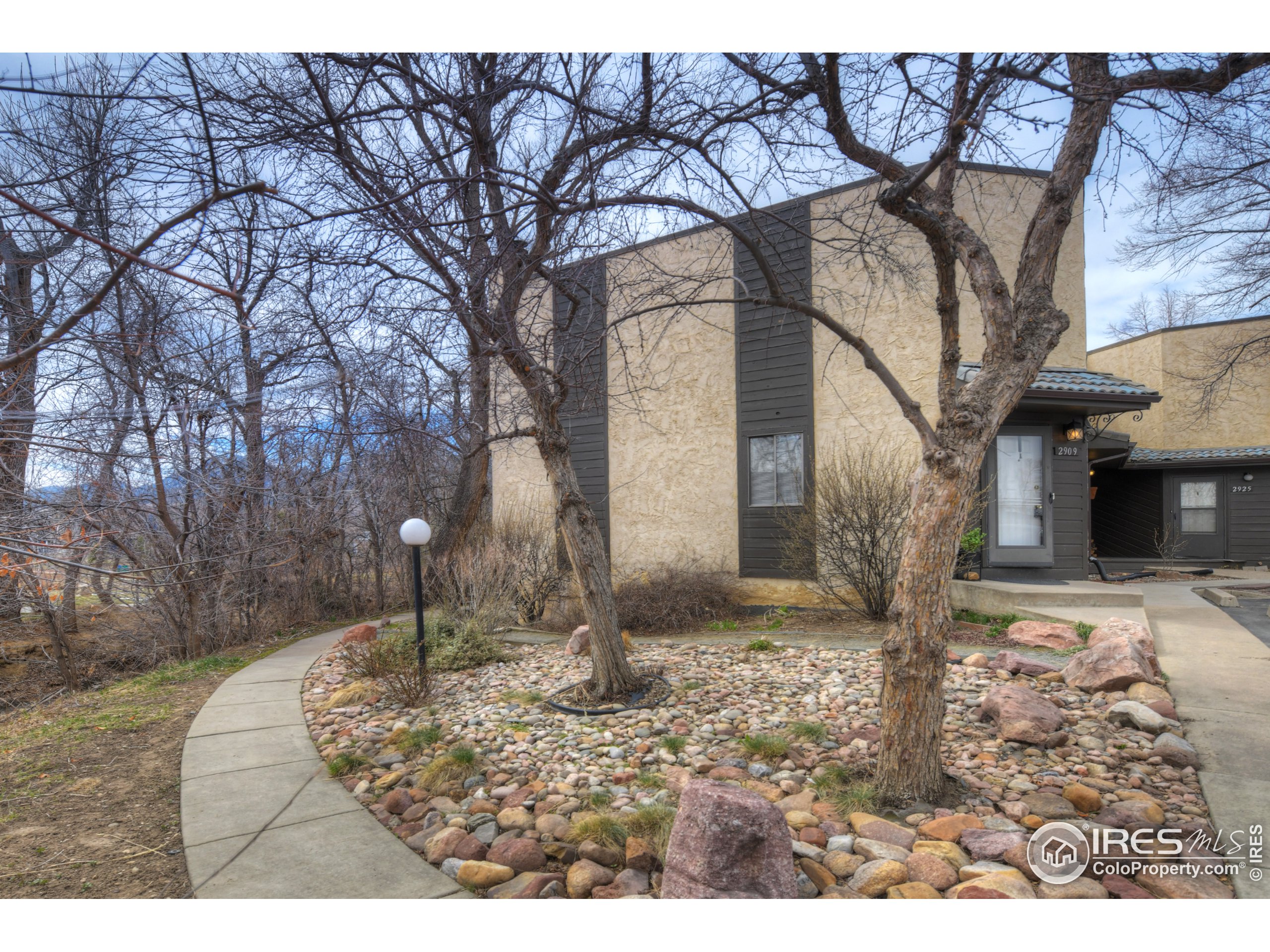 2909 Shady Holw E