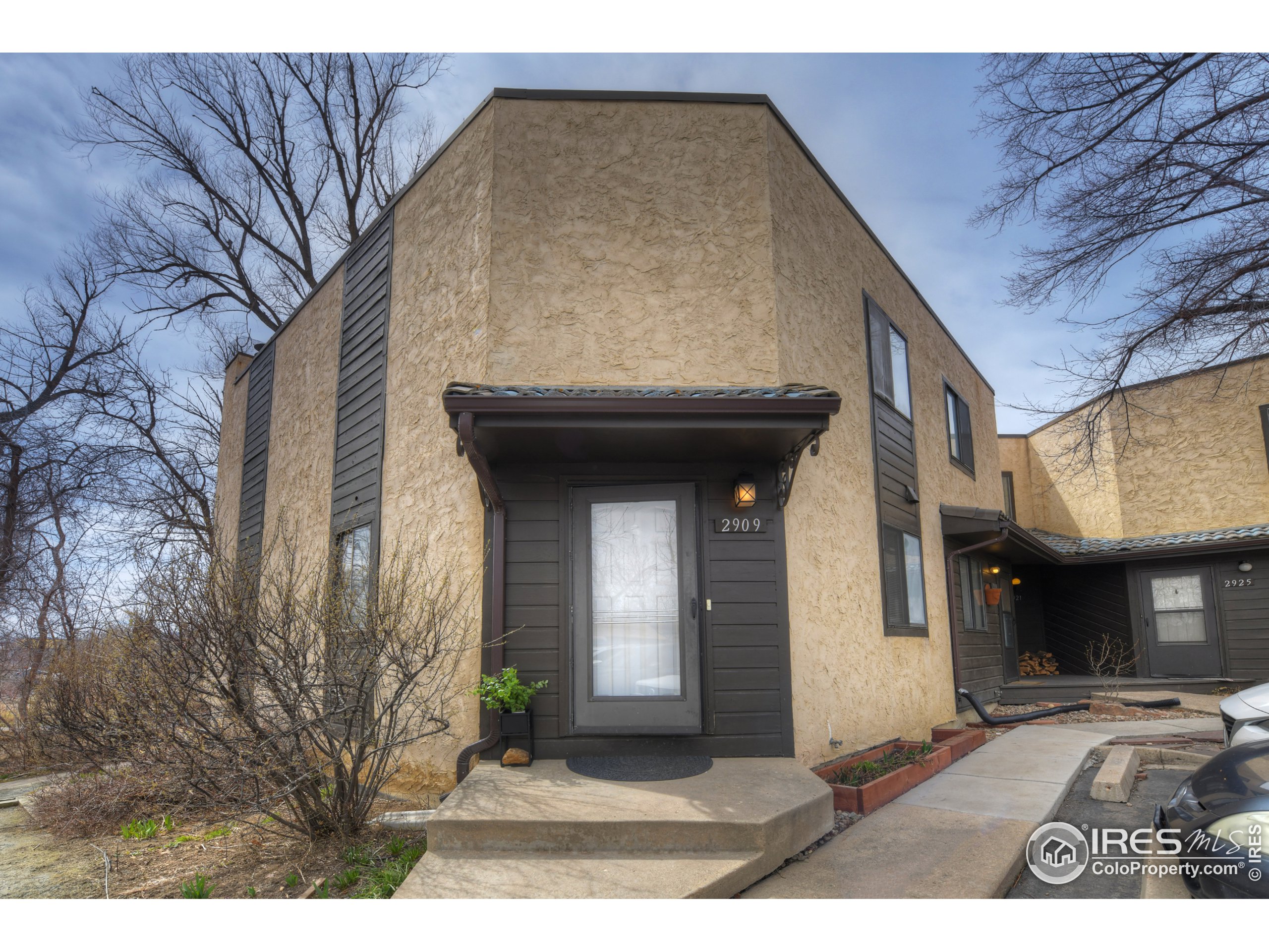 2909 Shady Holw E