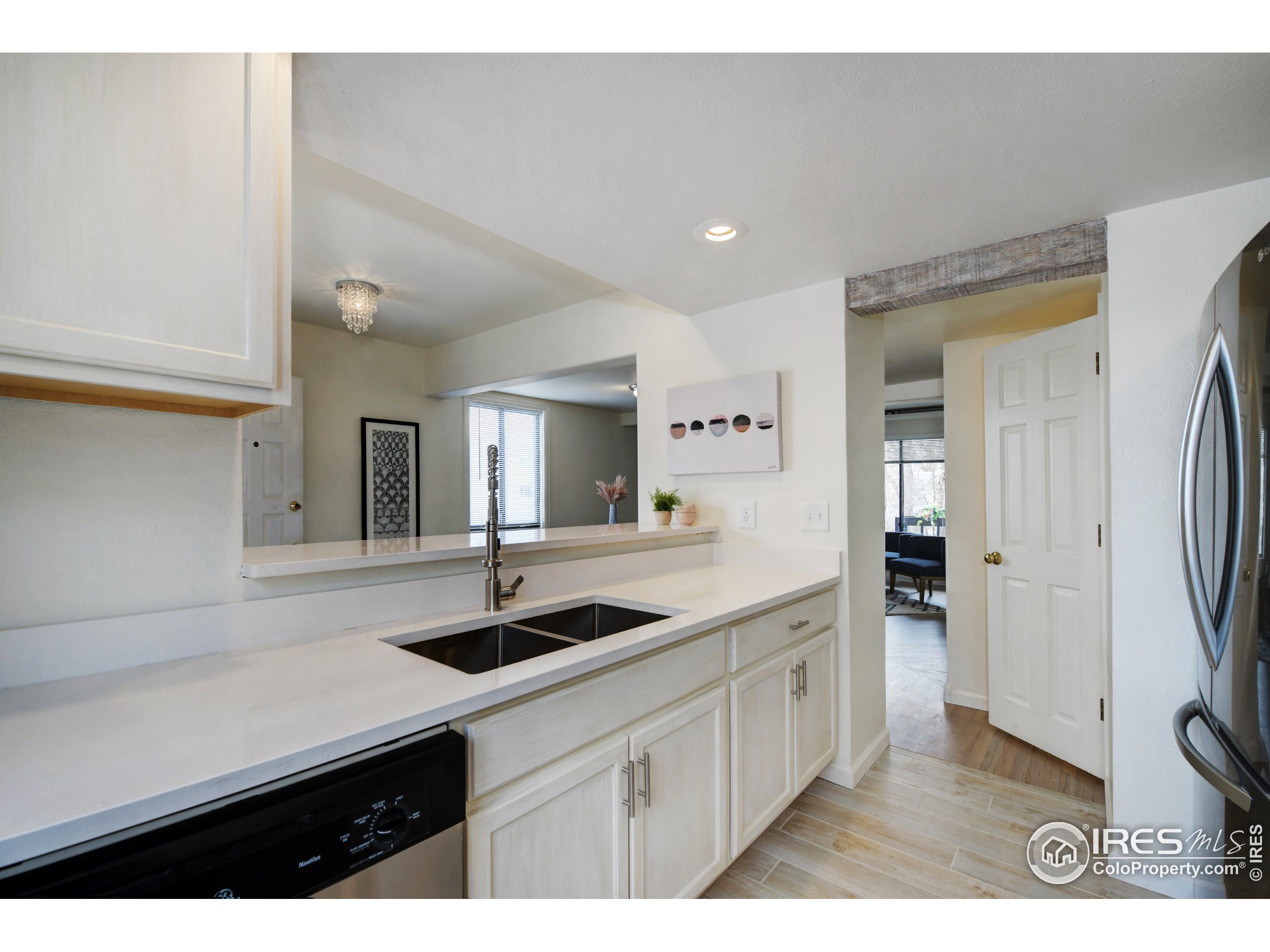 2909 Shady Holw E