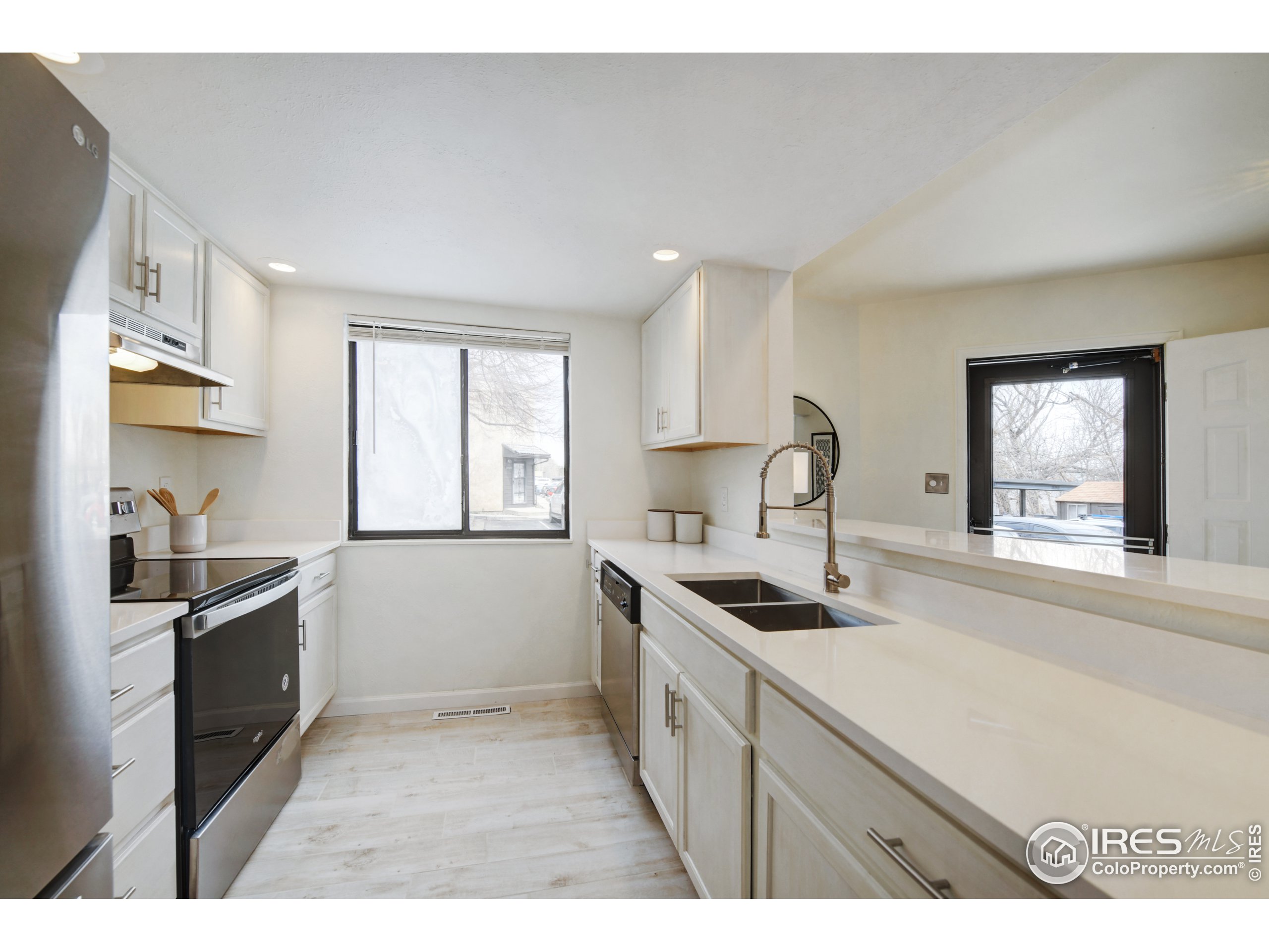 2909 Shady Holw E