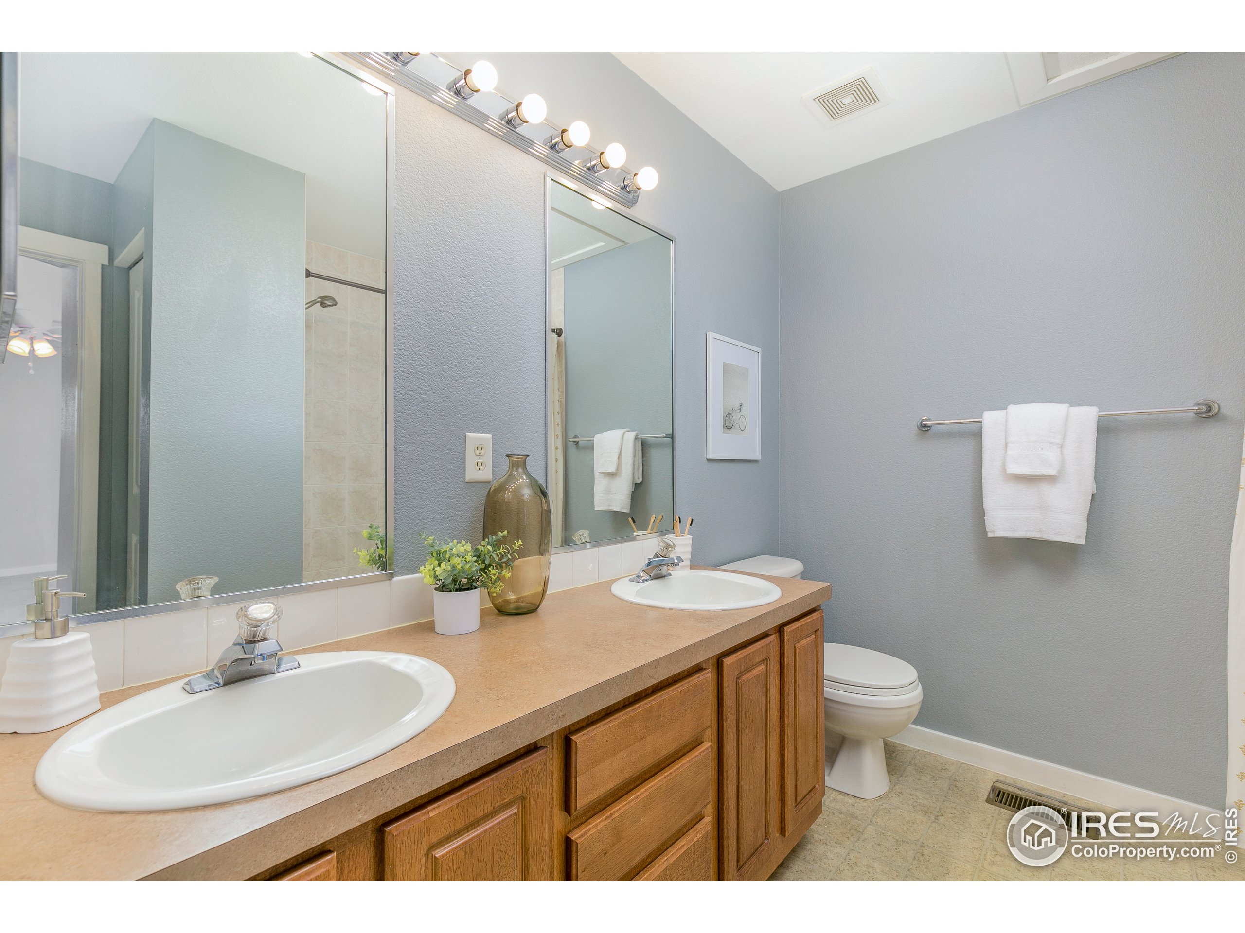 2815 Rigden Pkwy Unit: 2