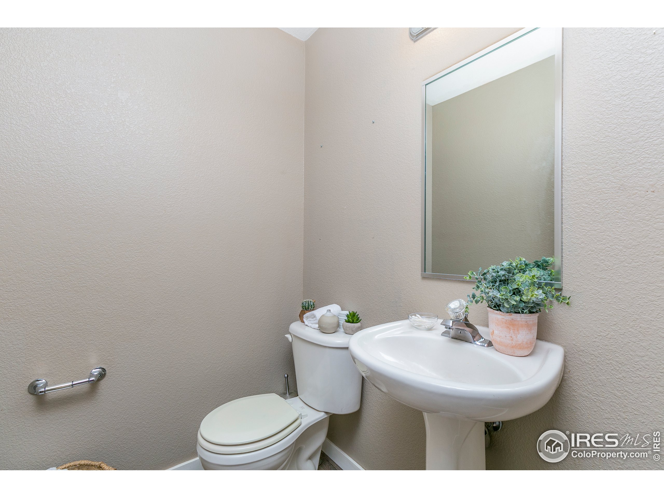 2815 Rigden Pkwy Unit: 2