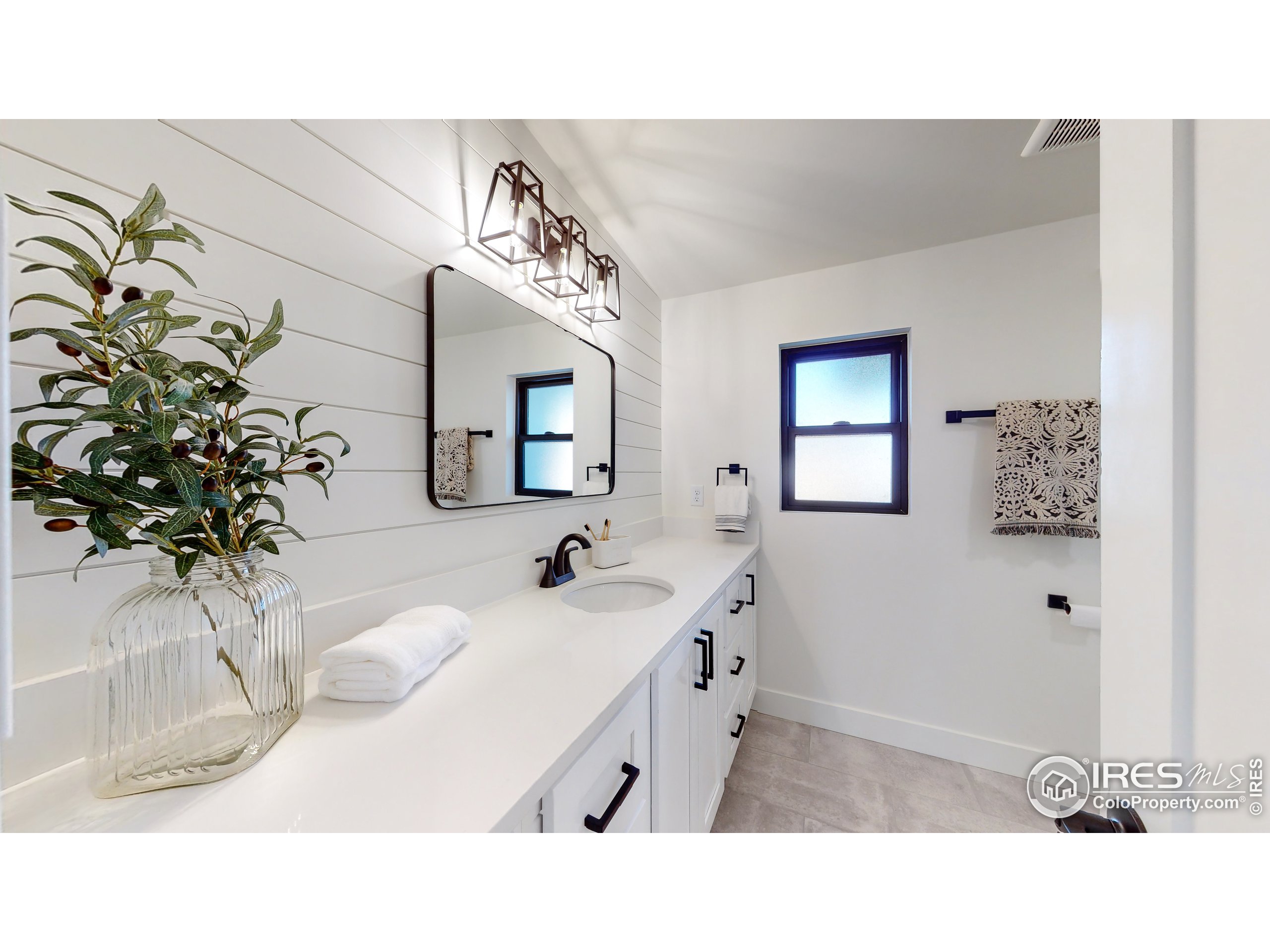 639 Del Norte Pl
