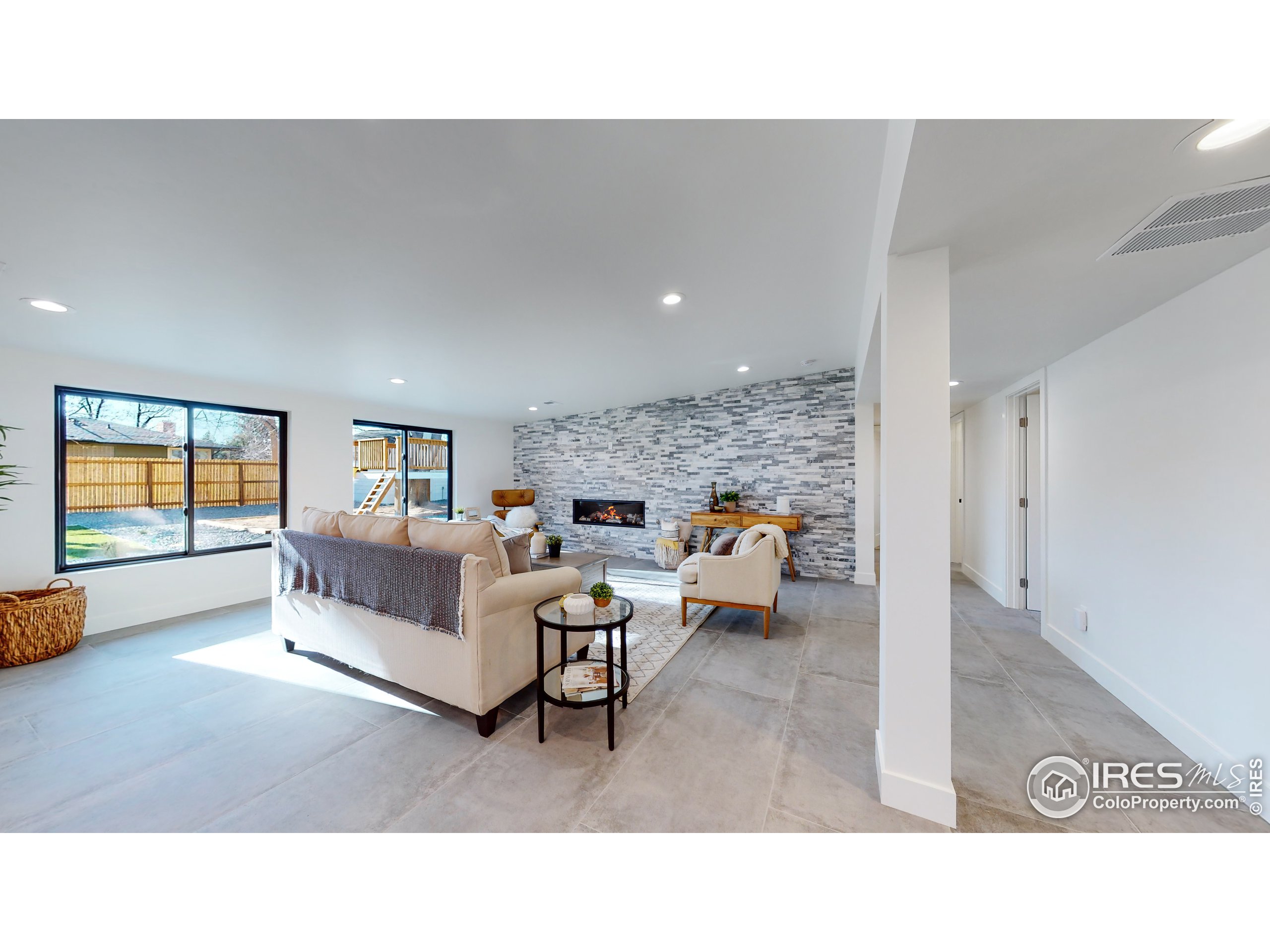 639 Del Norte Pl