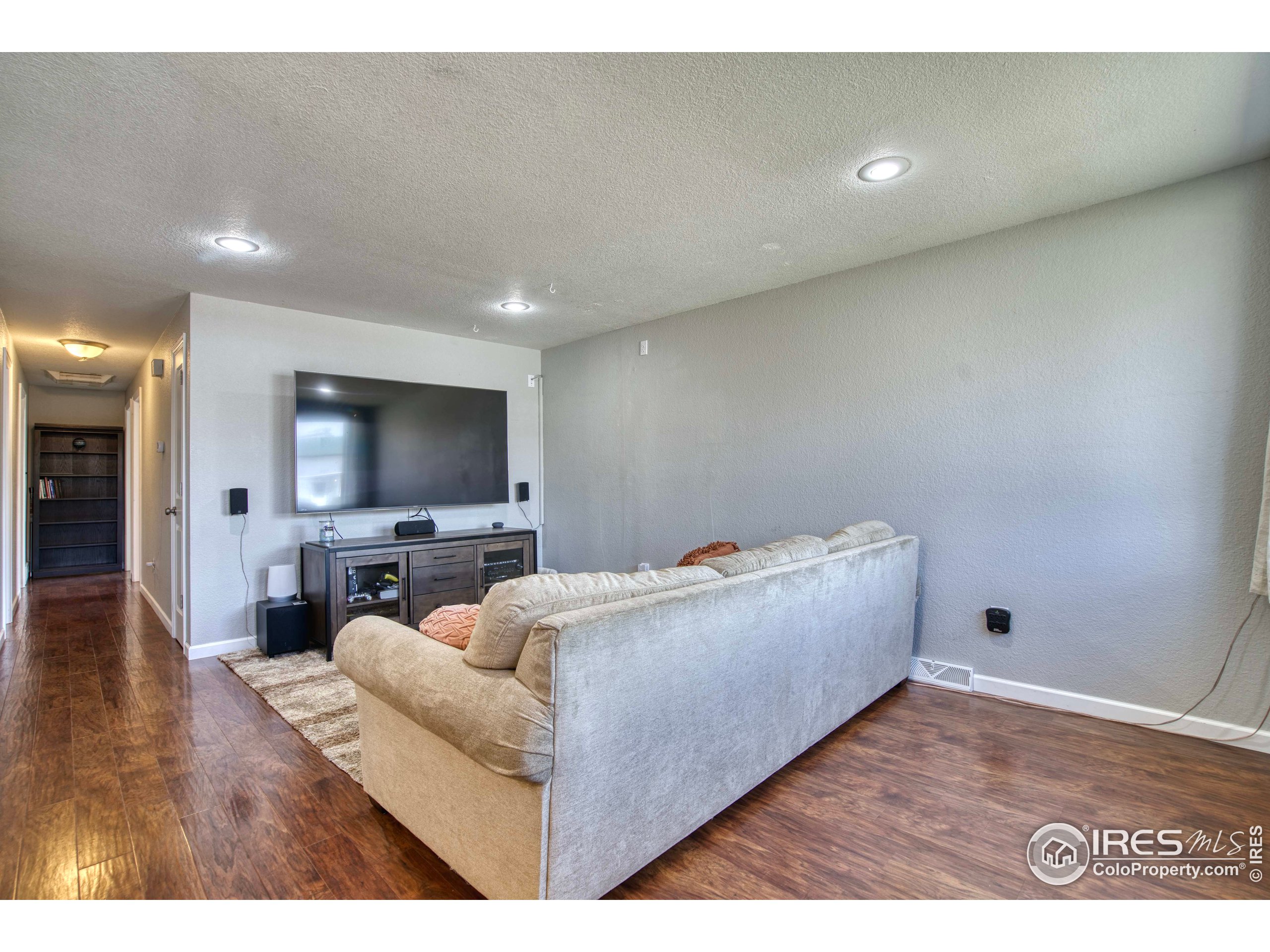 735 E 4th Ave