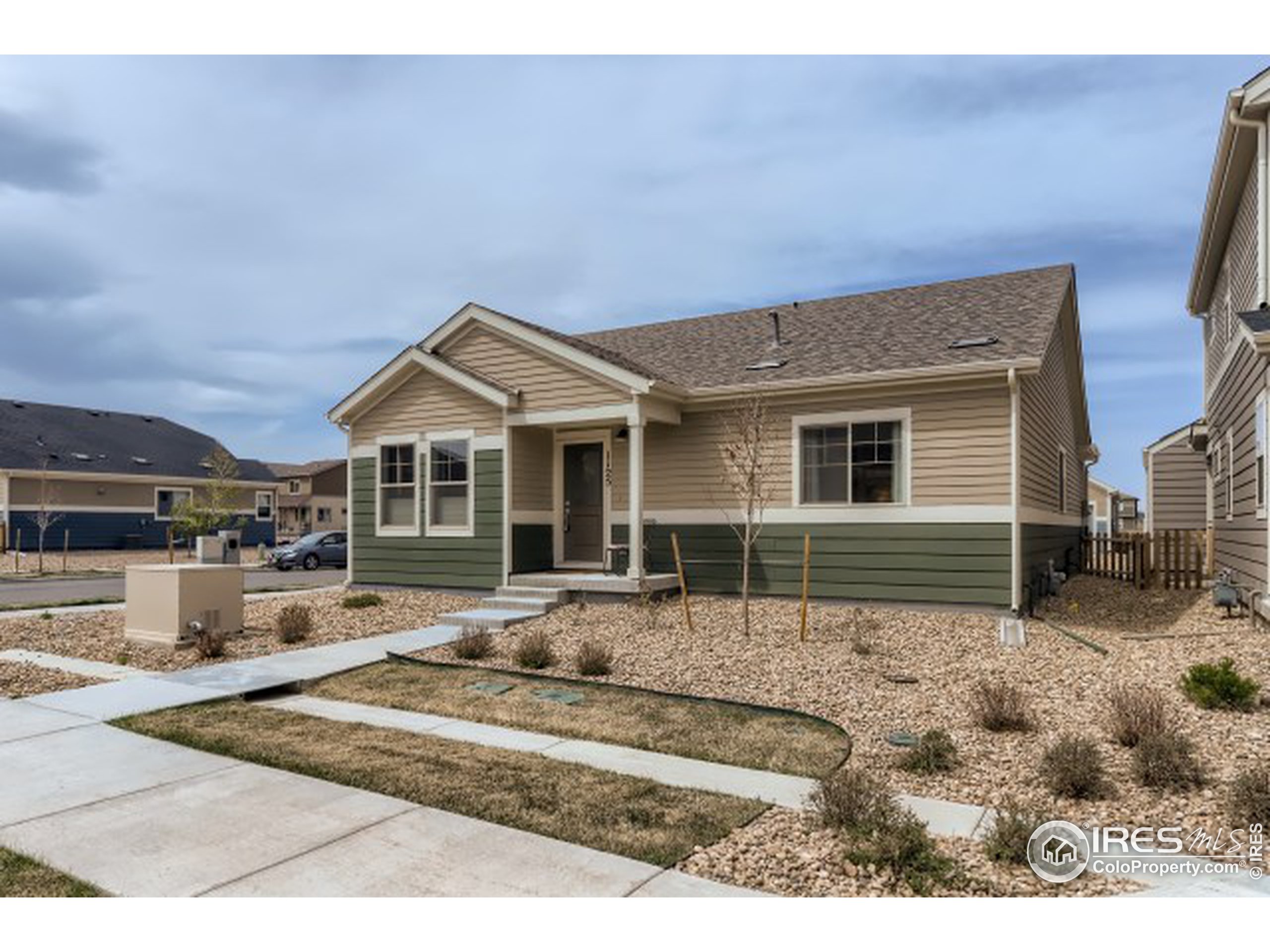 1125 Hummingbird Cir