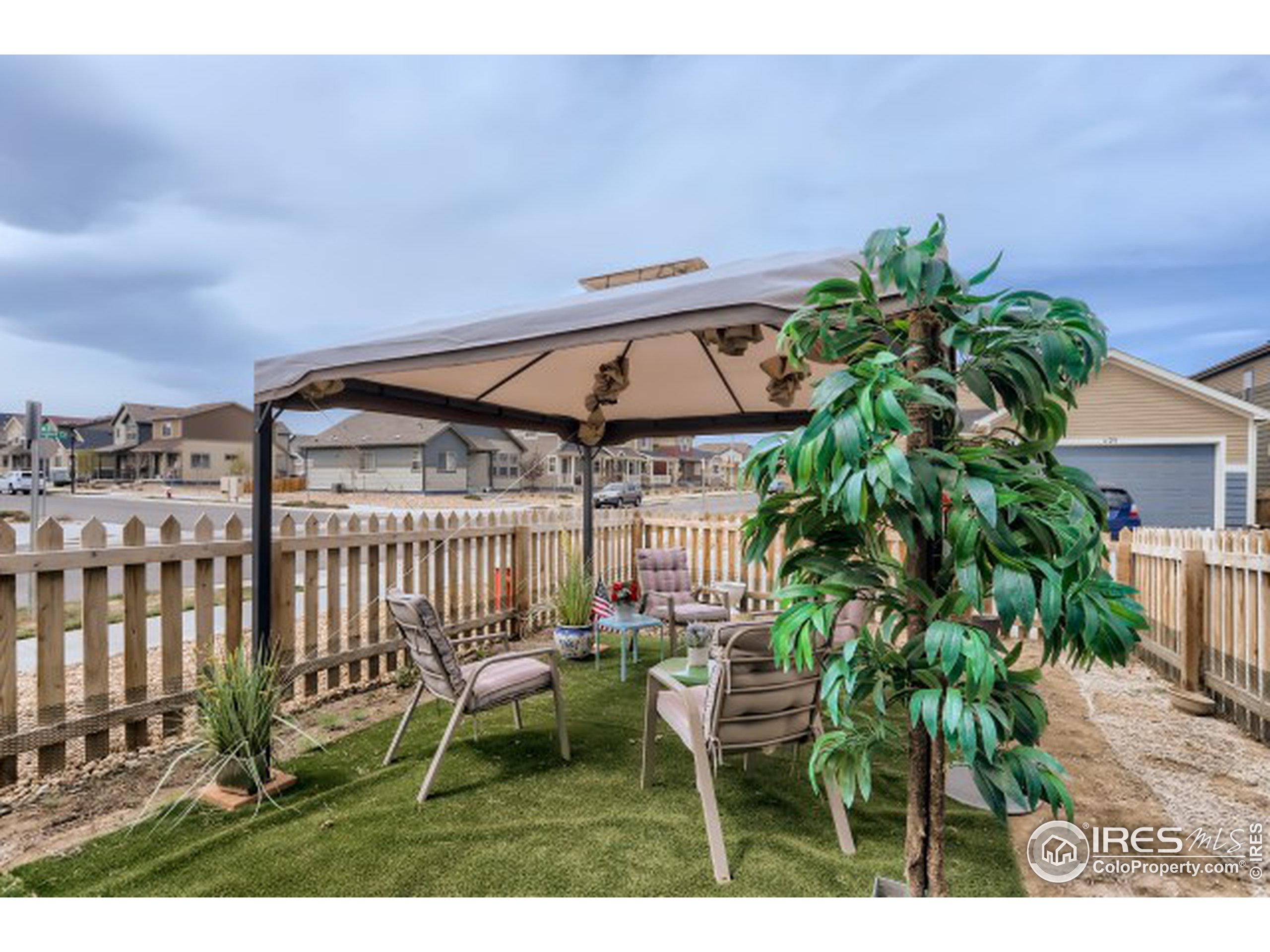 1125 Hummingbird Cir