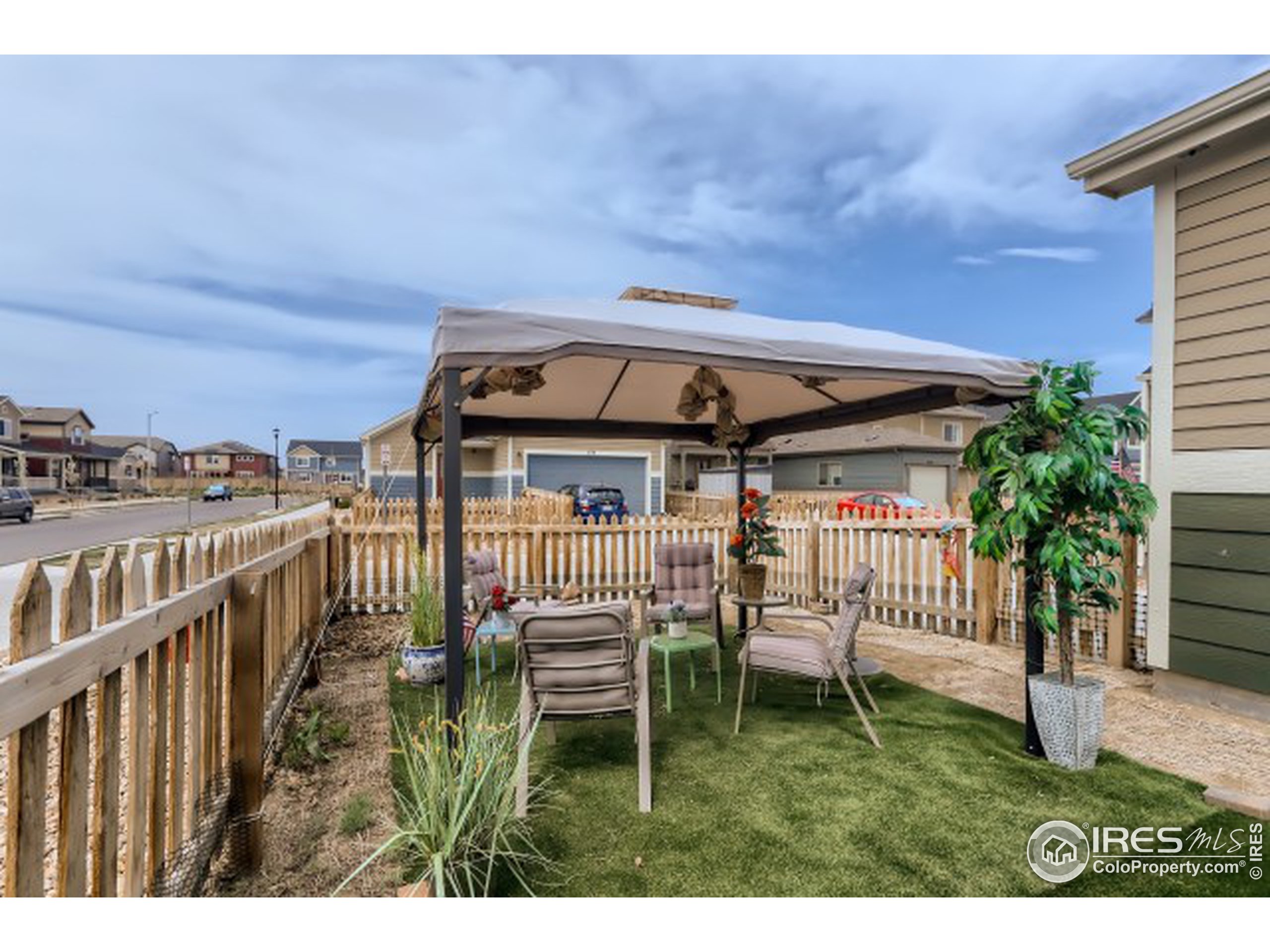 1125 Hummingbird Cir