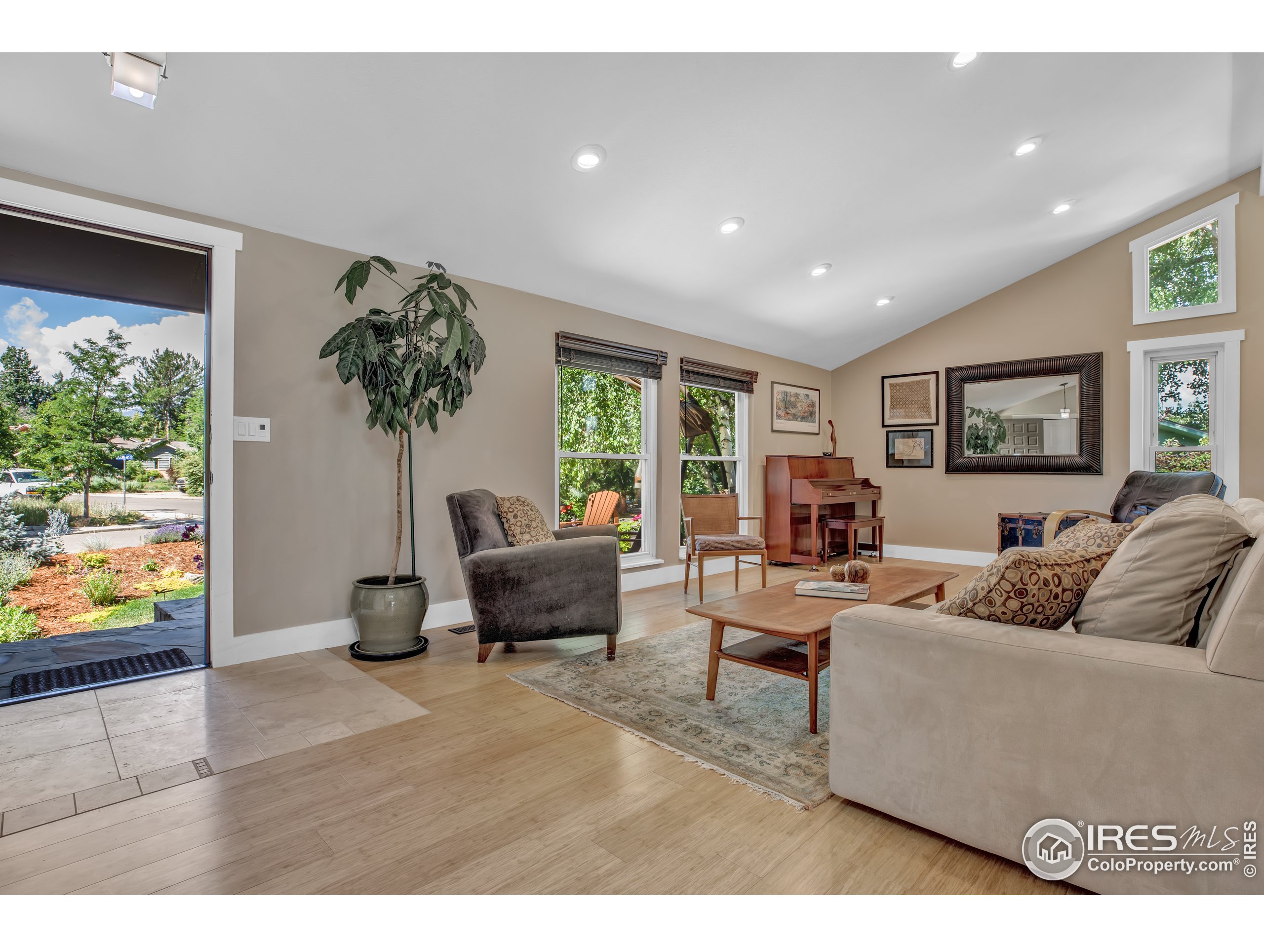 5393 Aztec Dr