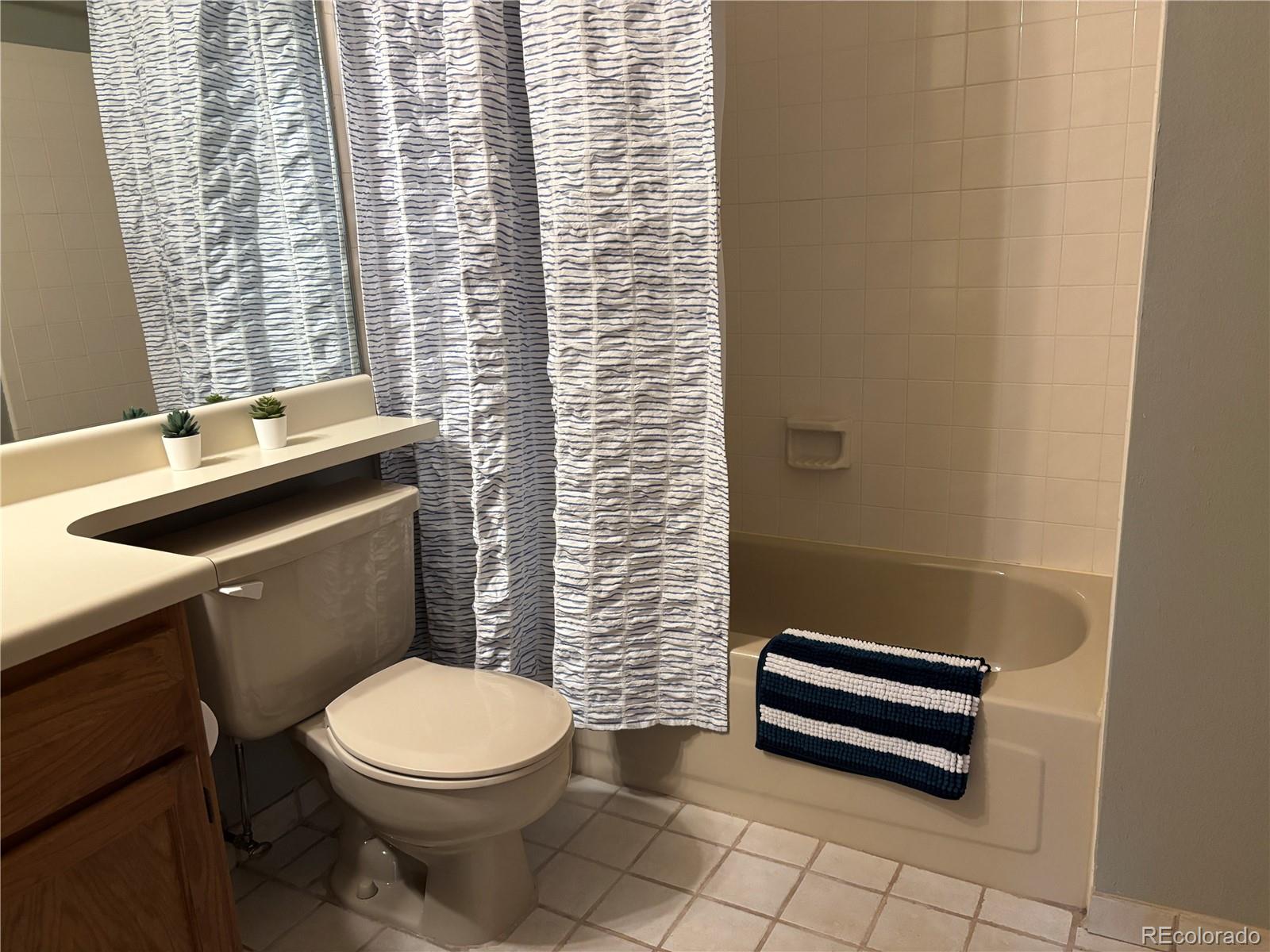 1818 S Quebec Way Unit: 6