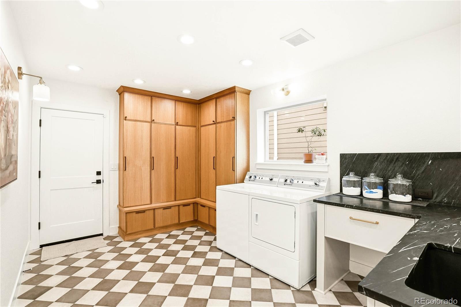 16919 W 86th Place