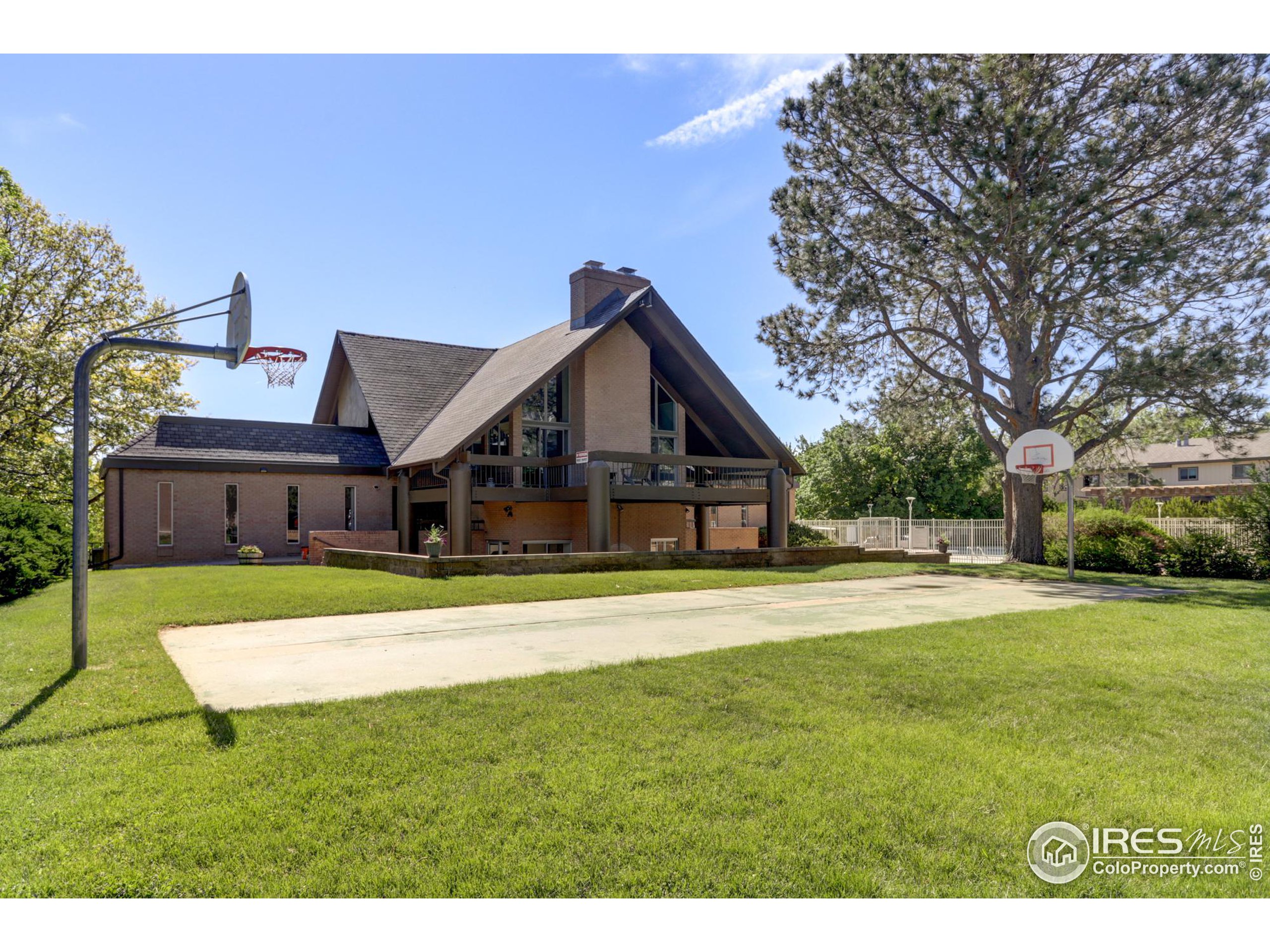 1530 Greenbriar Blvd