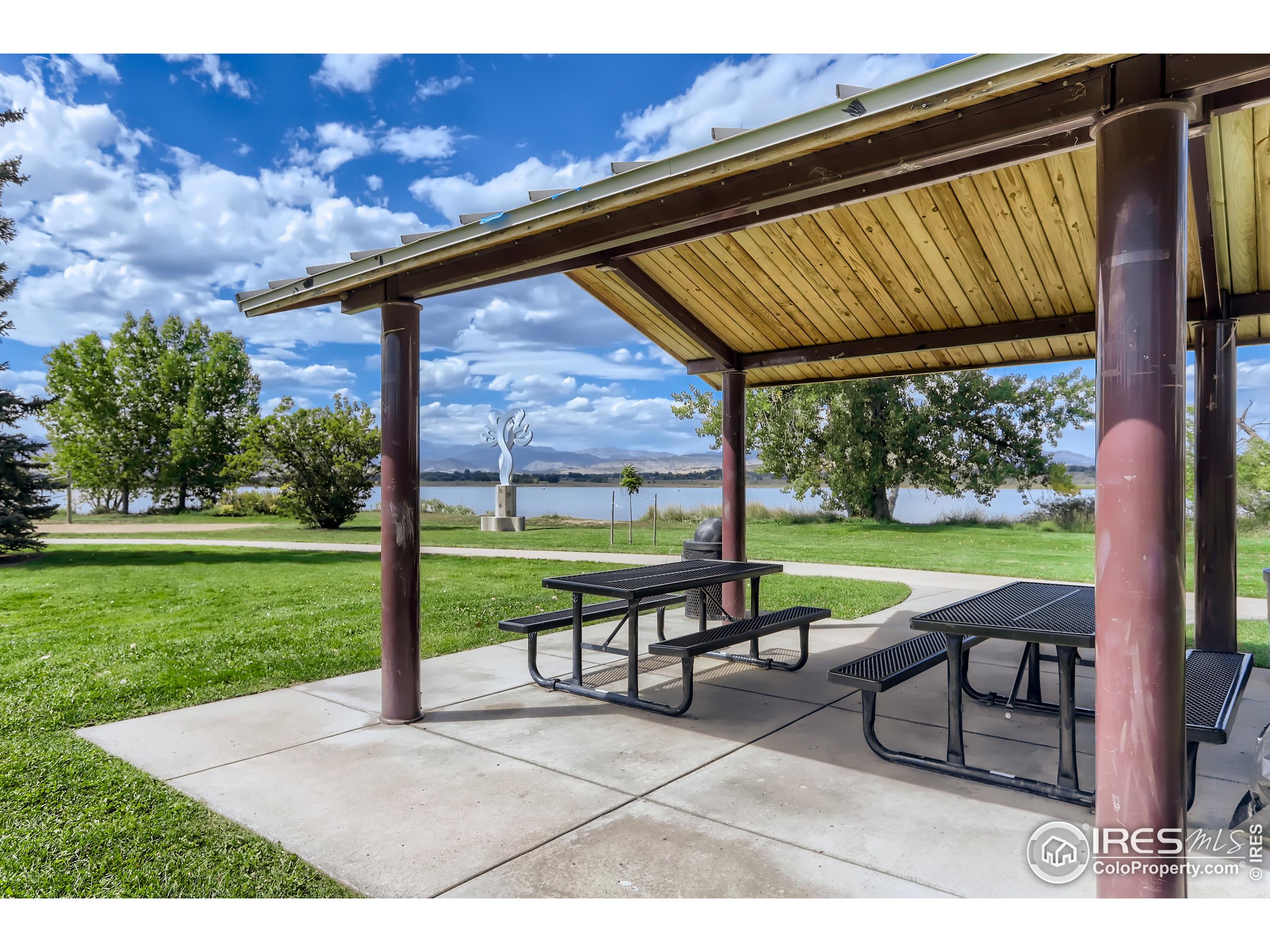 3555 Lakeshore Dr