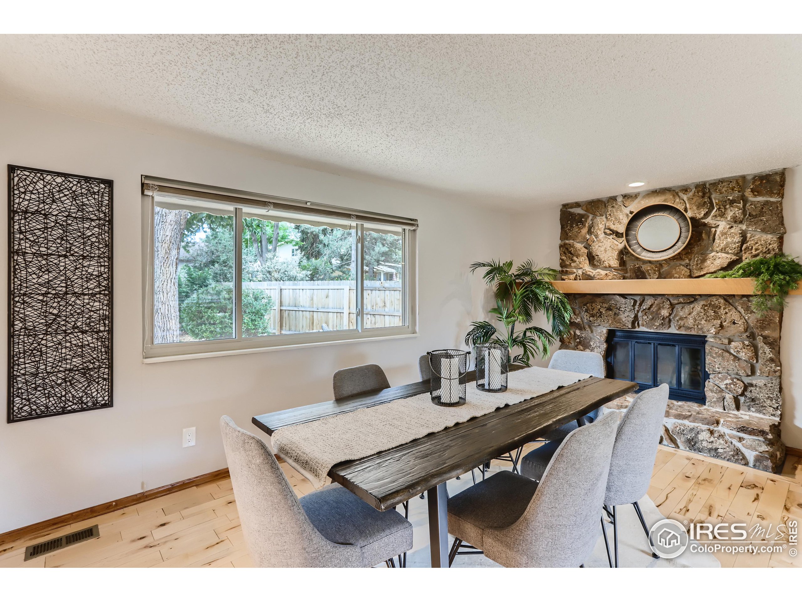 3555 Lakeshore Dr