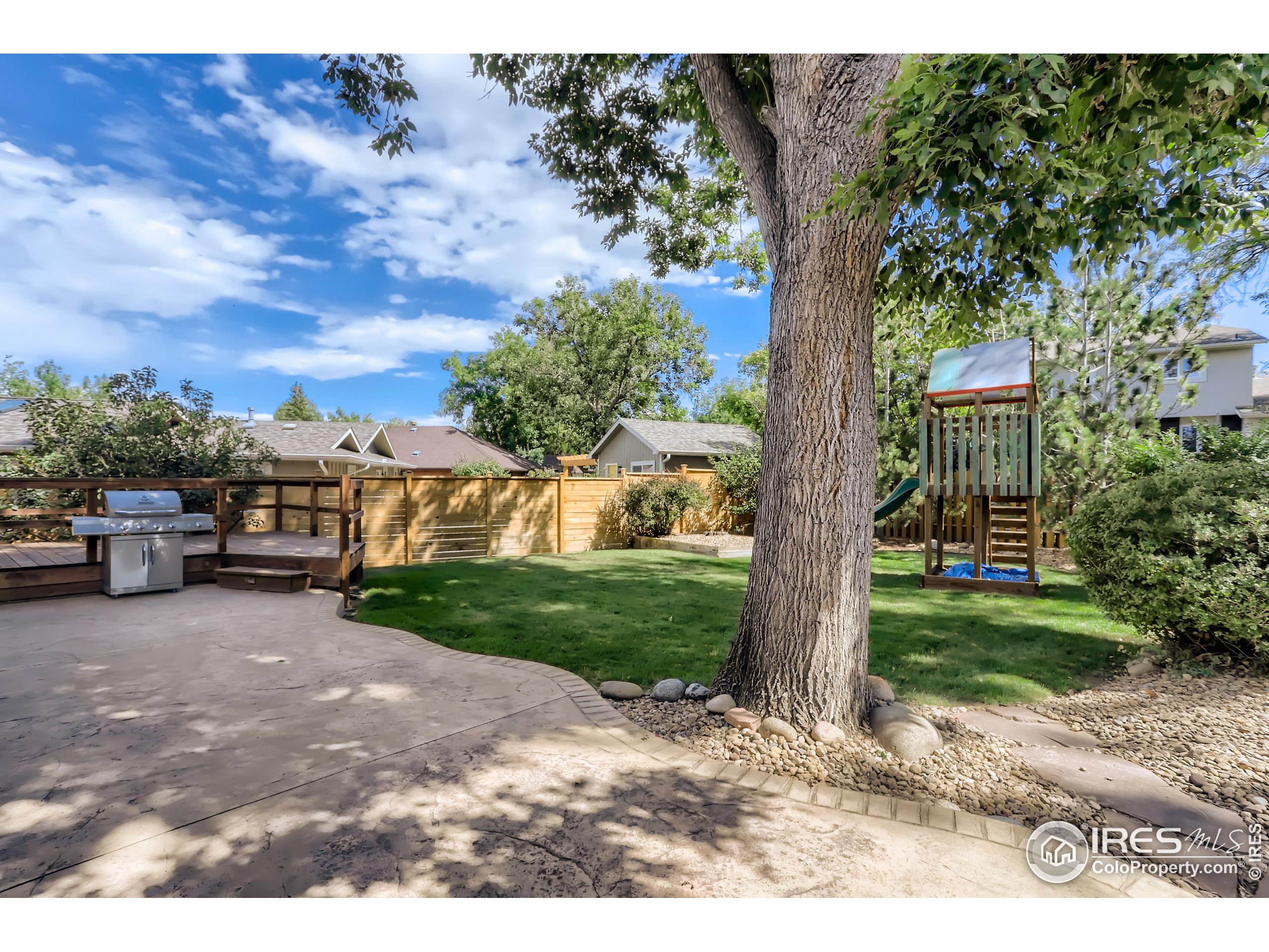 3555 Lakeshore Dr
