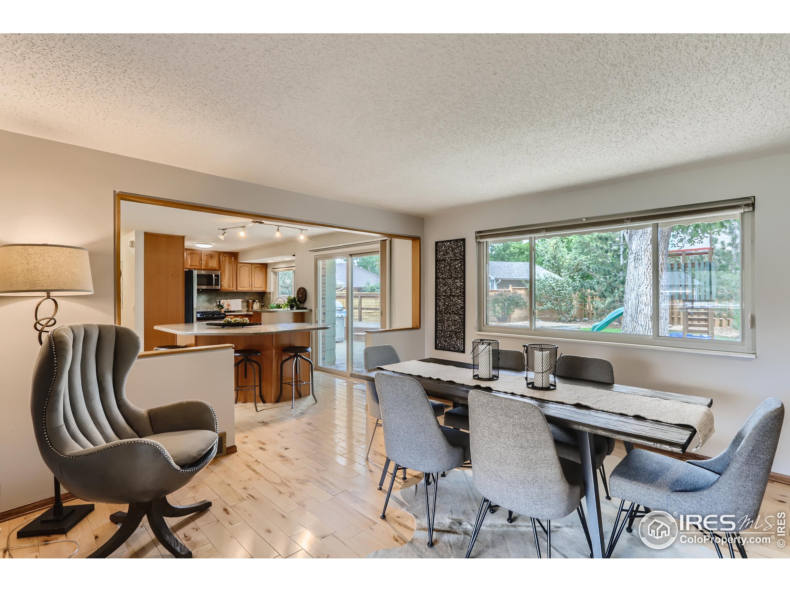 3555 Lakeshore Dr