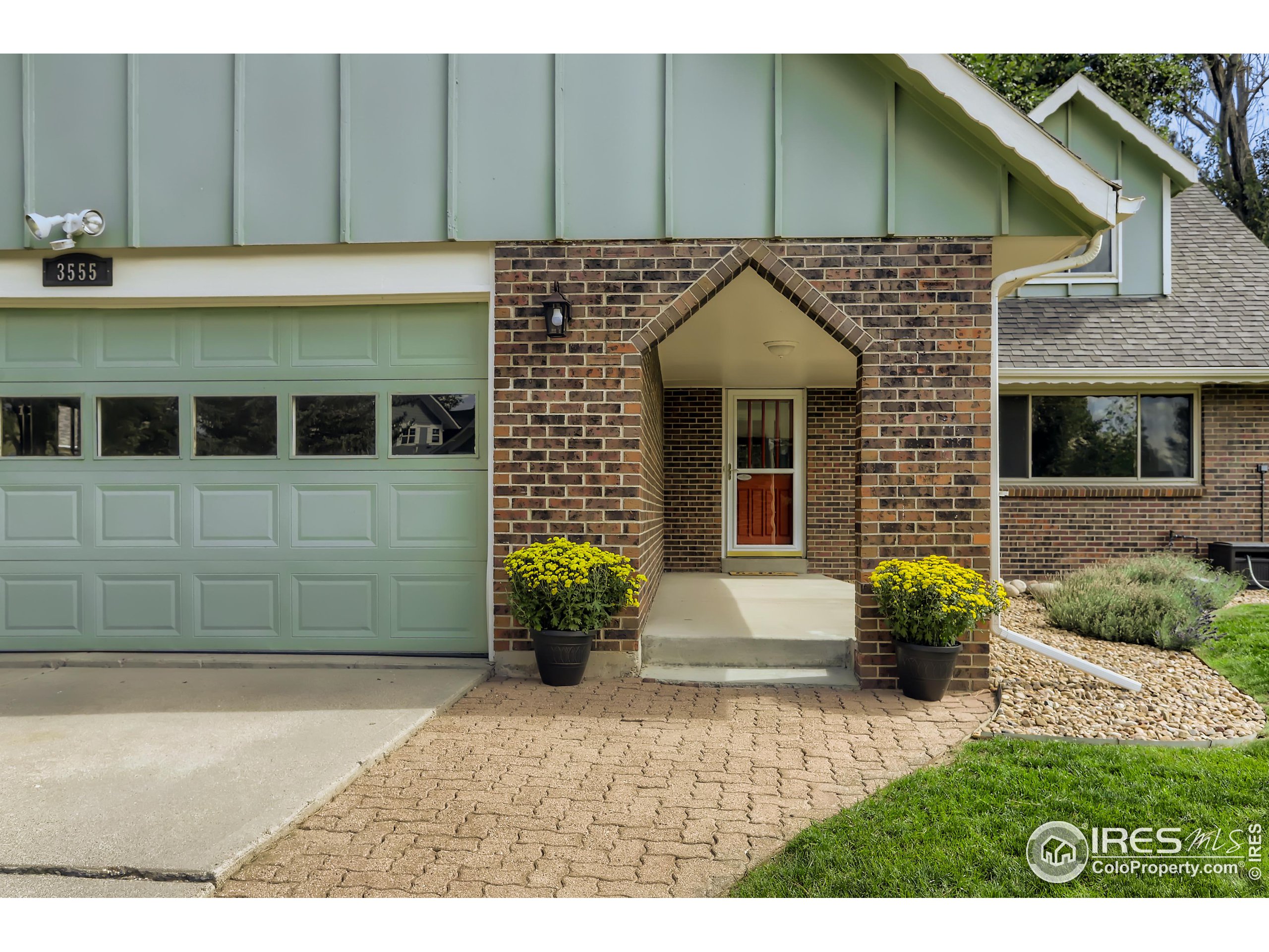 3555 Lakeshore Dr