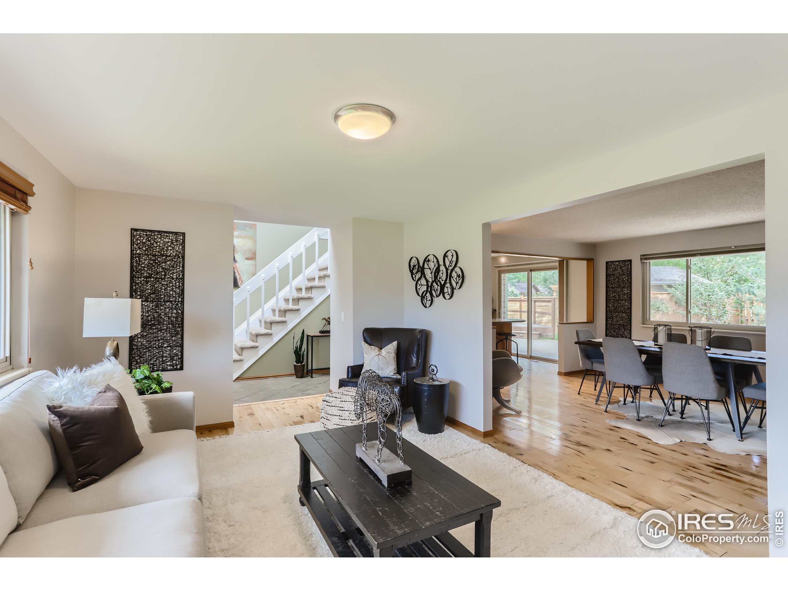 3555 Lakeshore Dr