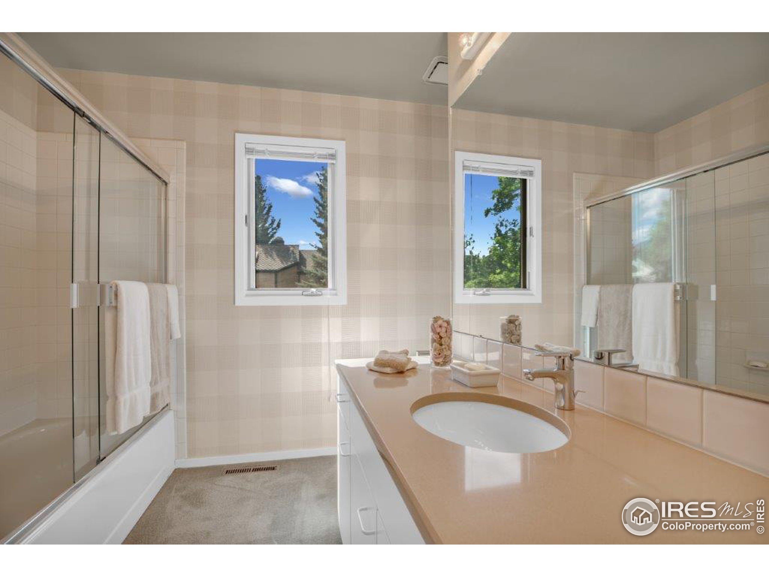 751 Racquet Ln