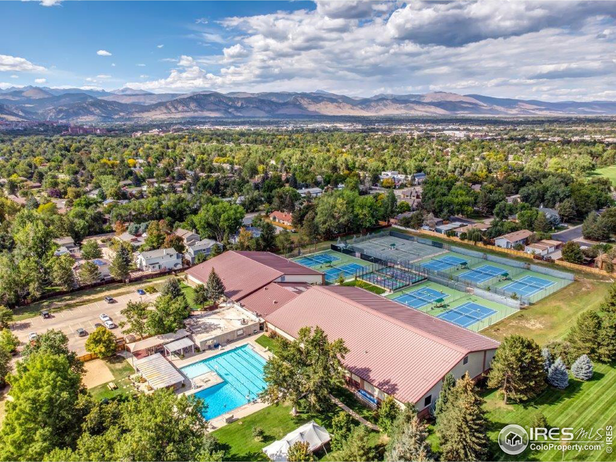 751 Racquet Ln