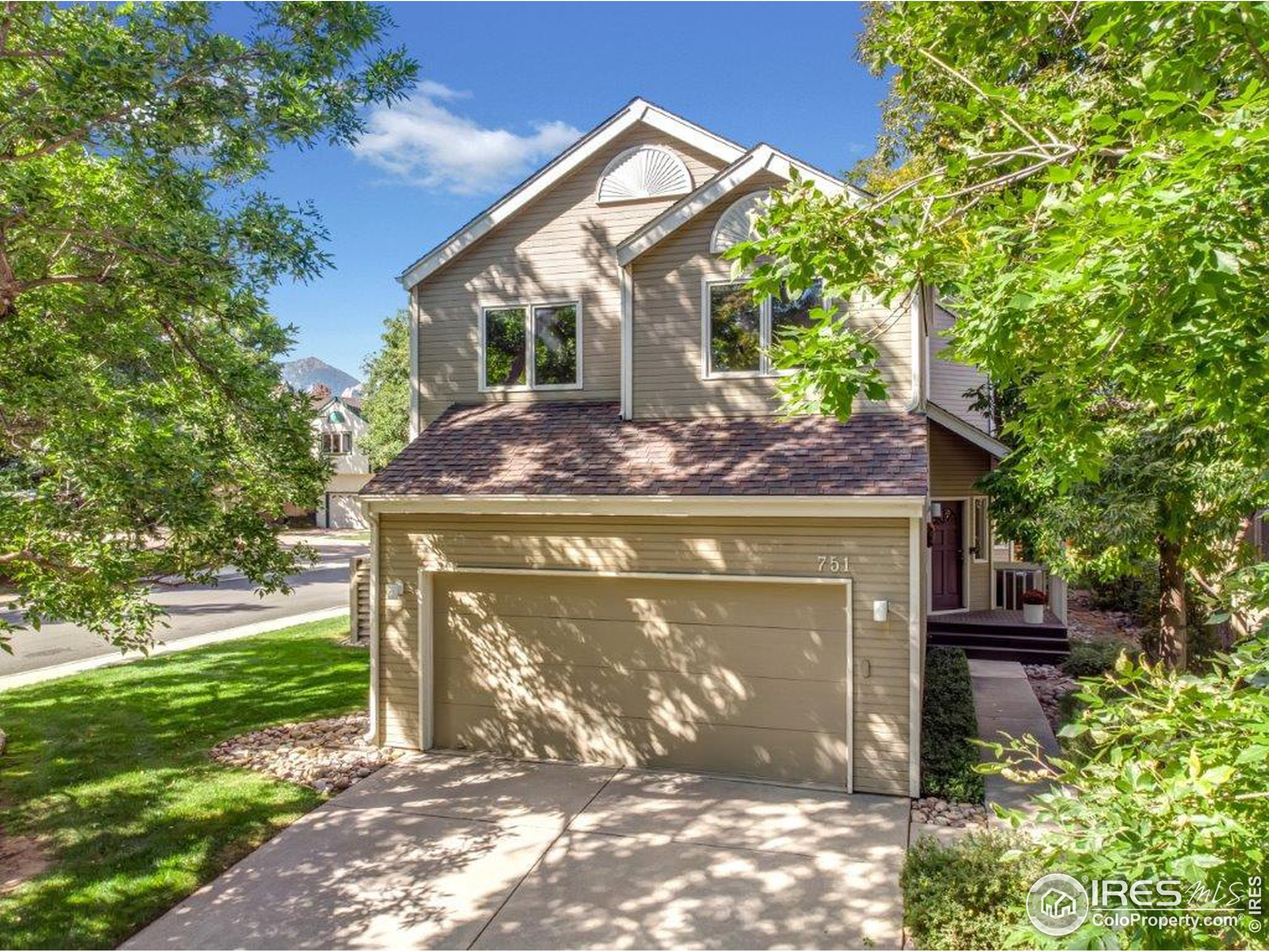 751 Racquet Ln