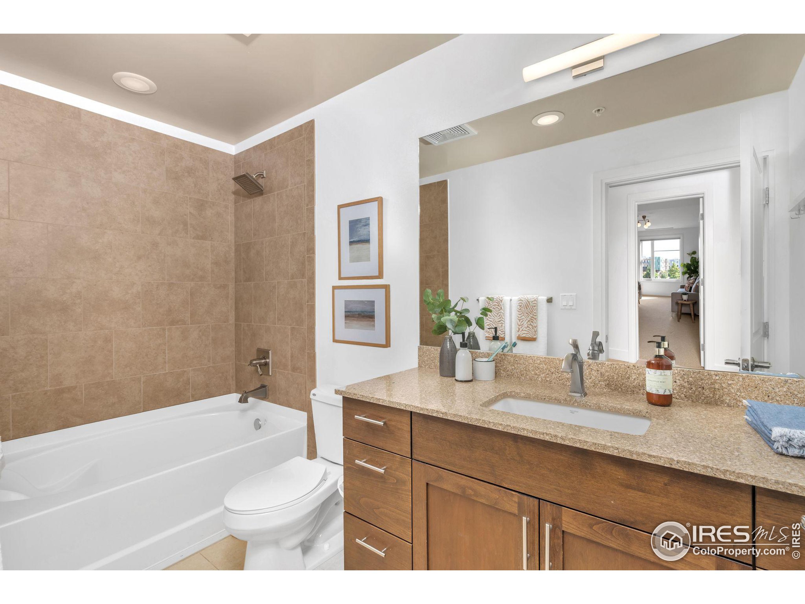 3301 Arapahoe Ave Unit: 306