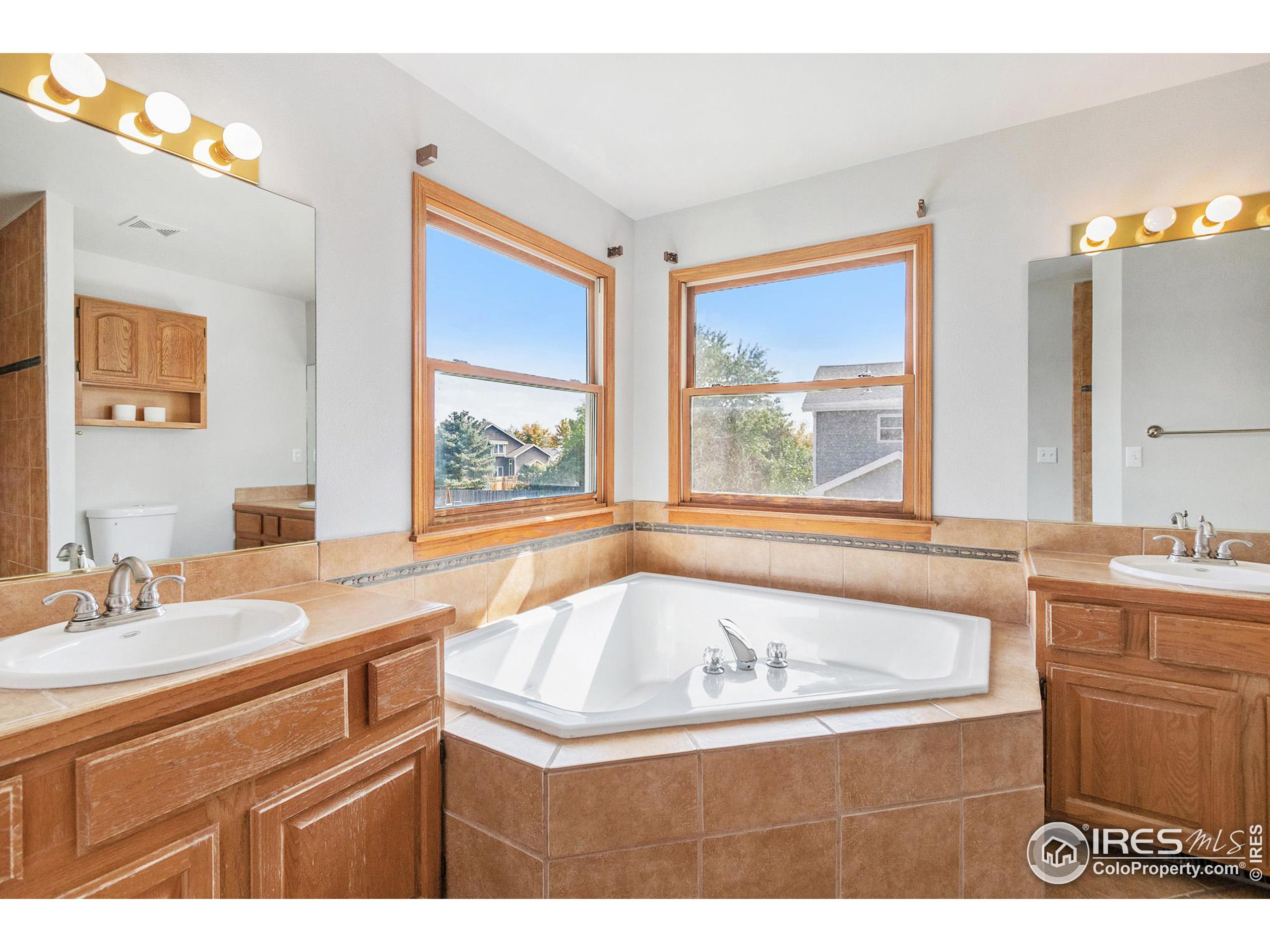255 Mulberry Dr