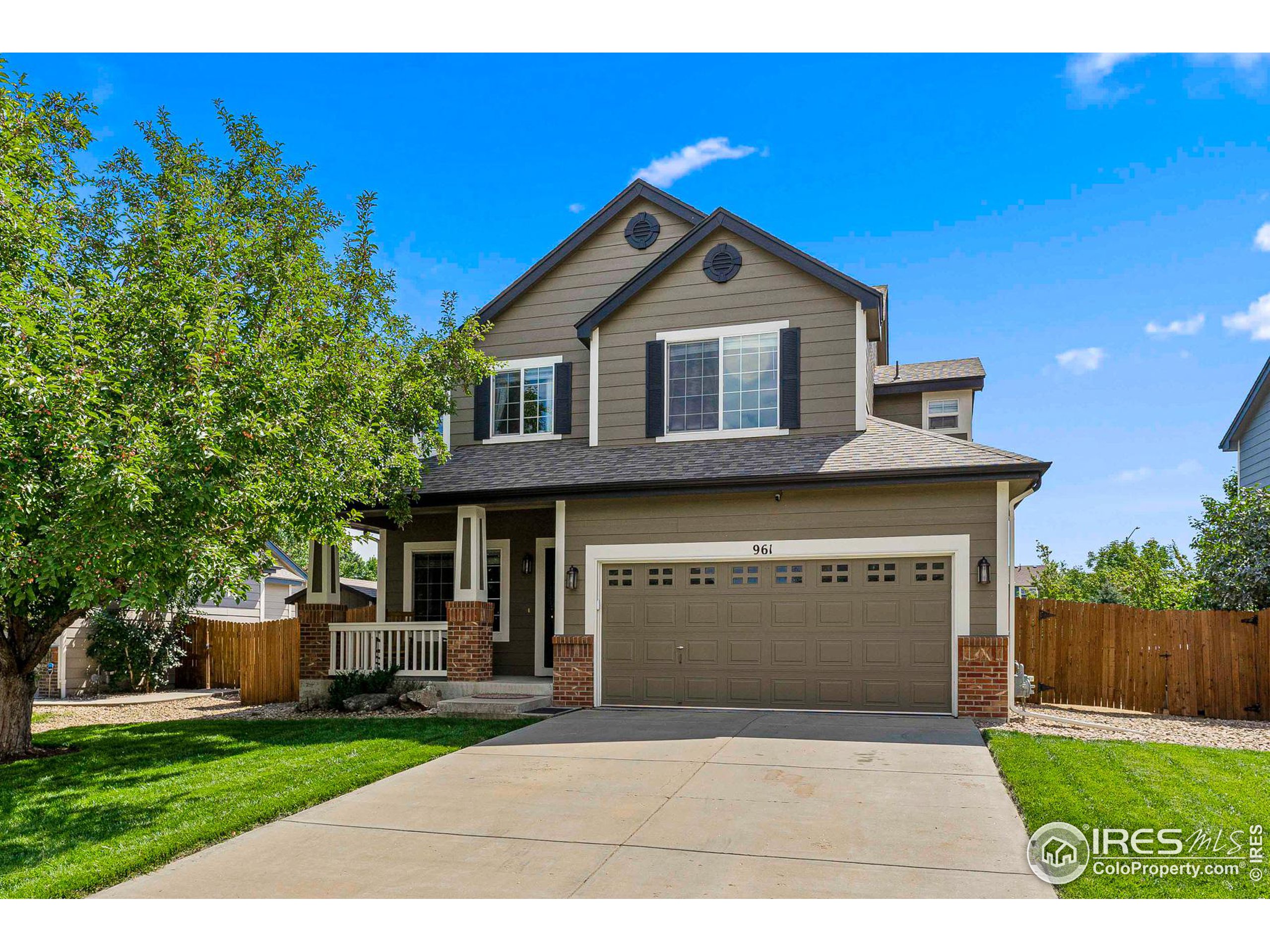 961 Sparrow Hawk Dr