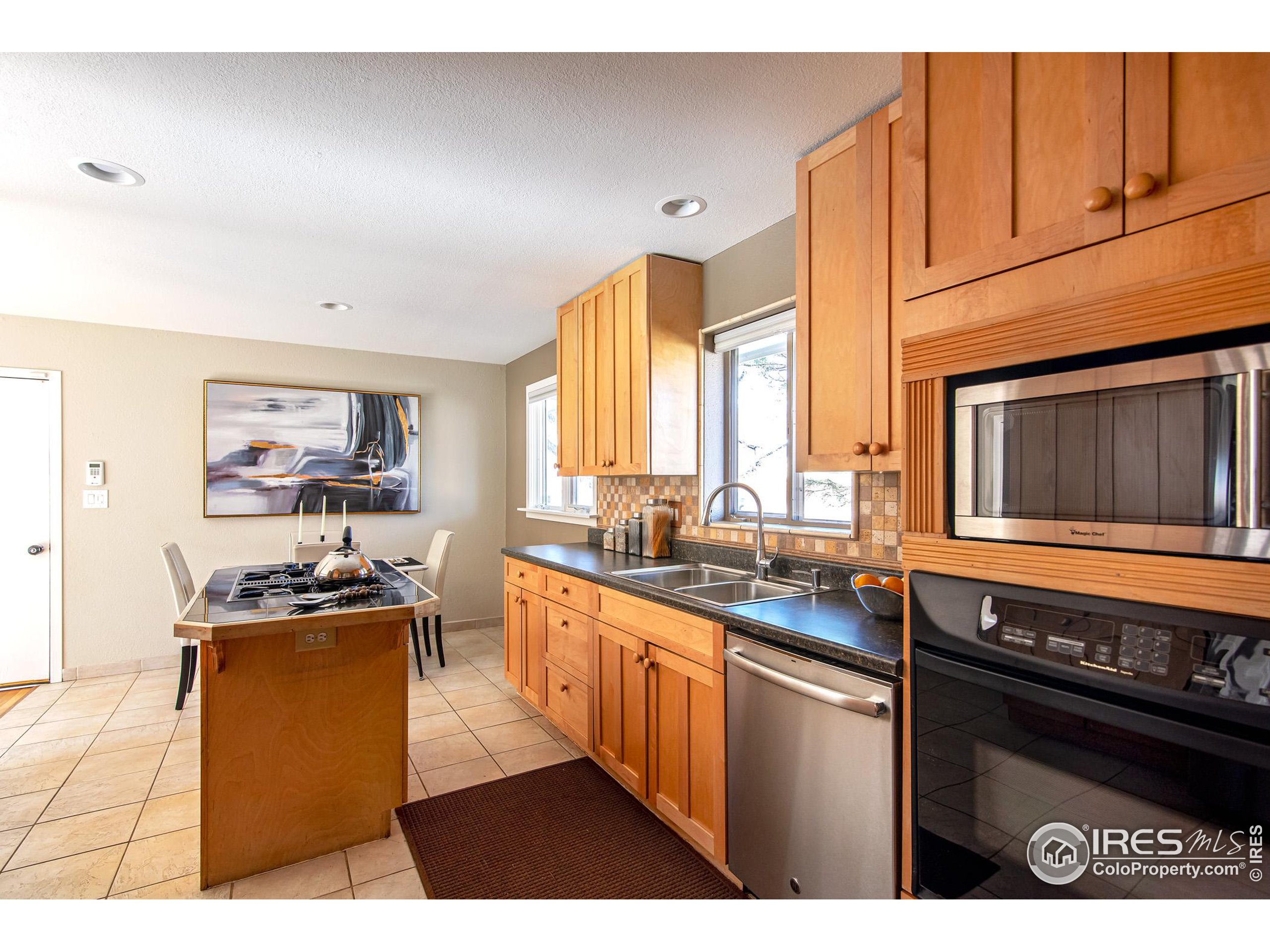 2212 Edgewood Dr