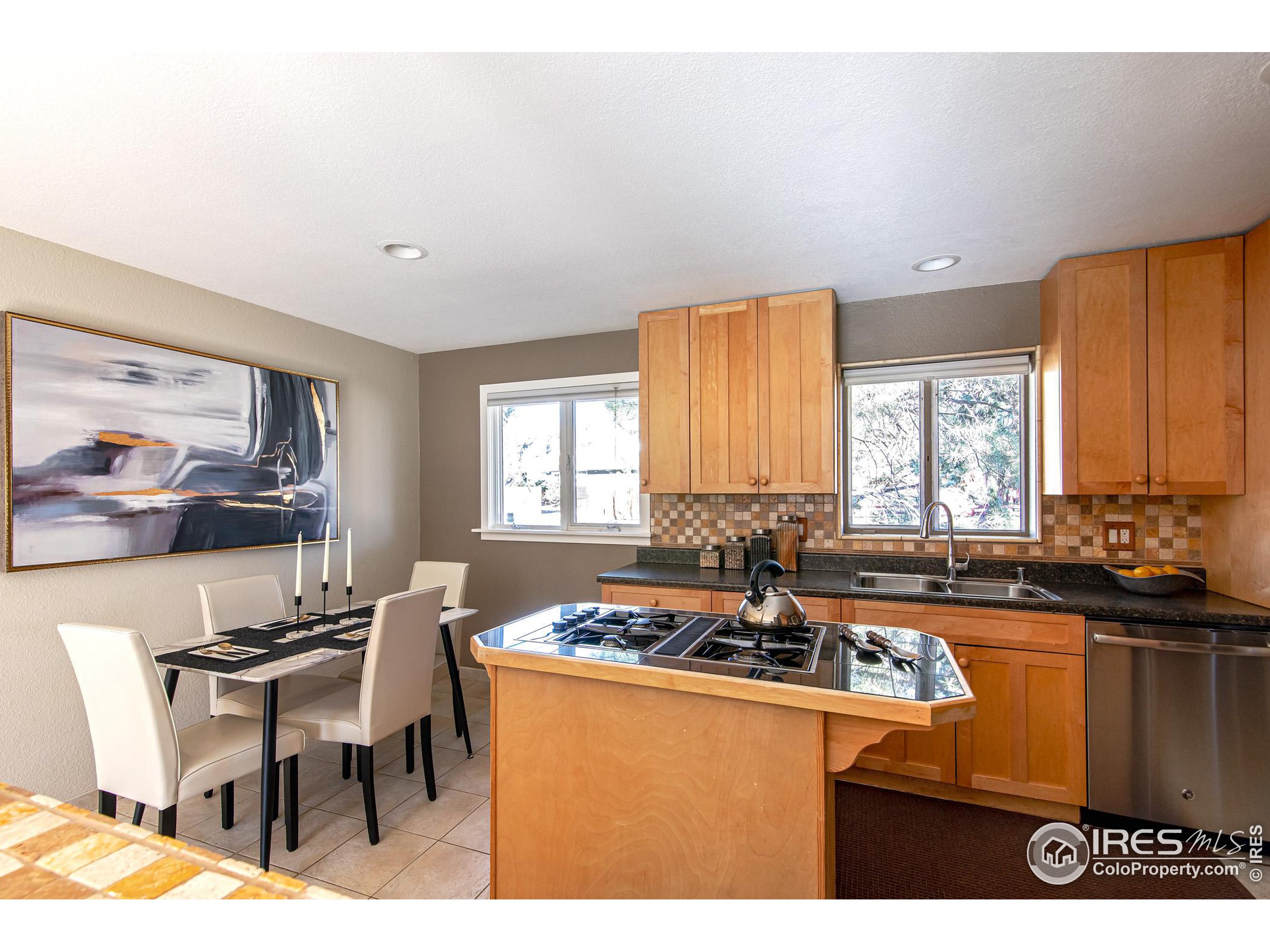 2212 Edgewood Dr