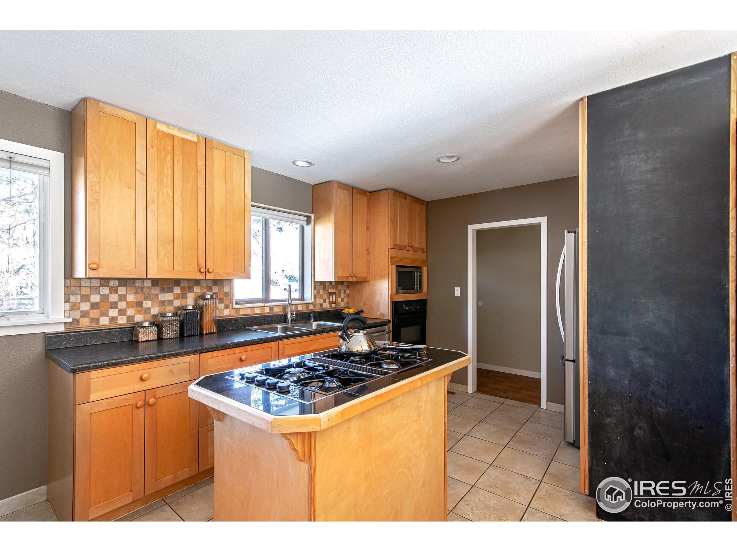 2212 Edgewood Dr