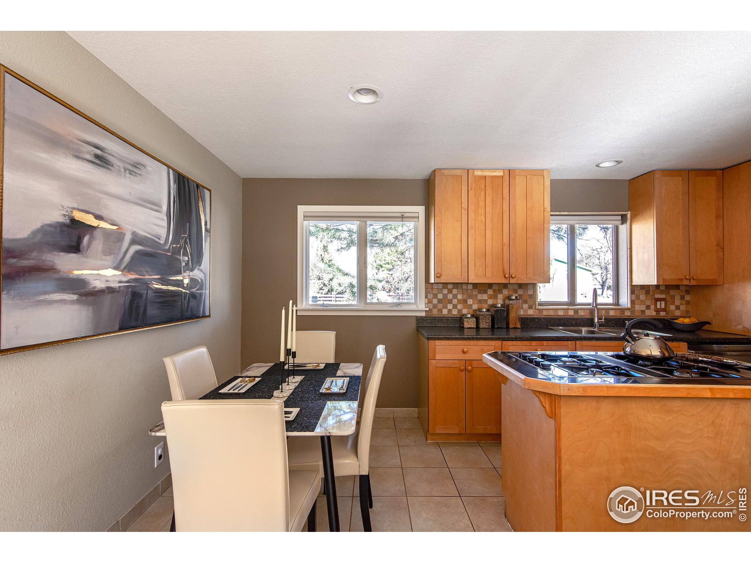 2212 Edgewood Dr