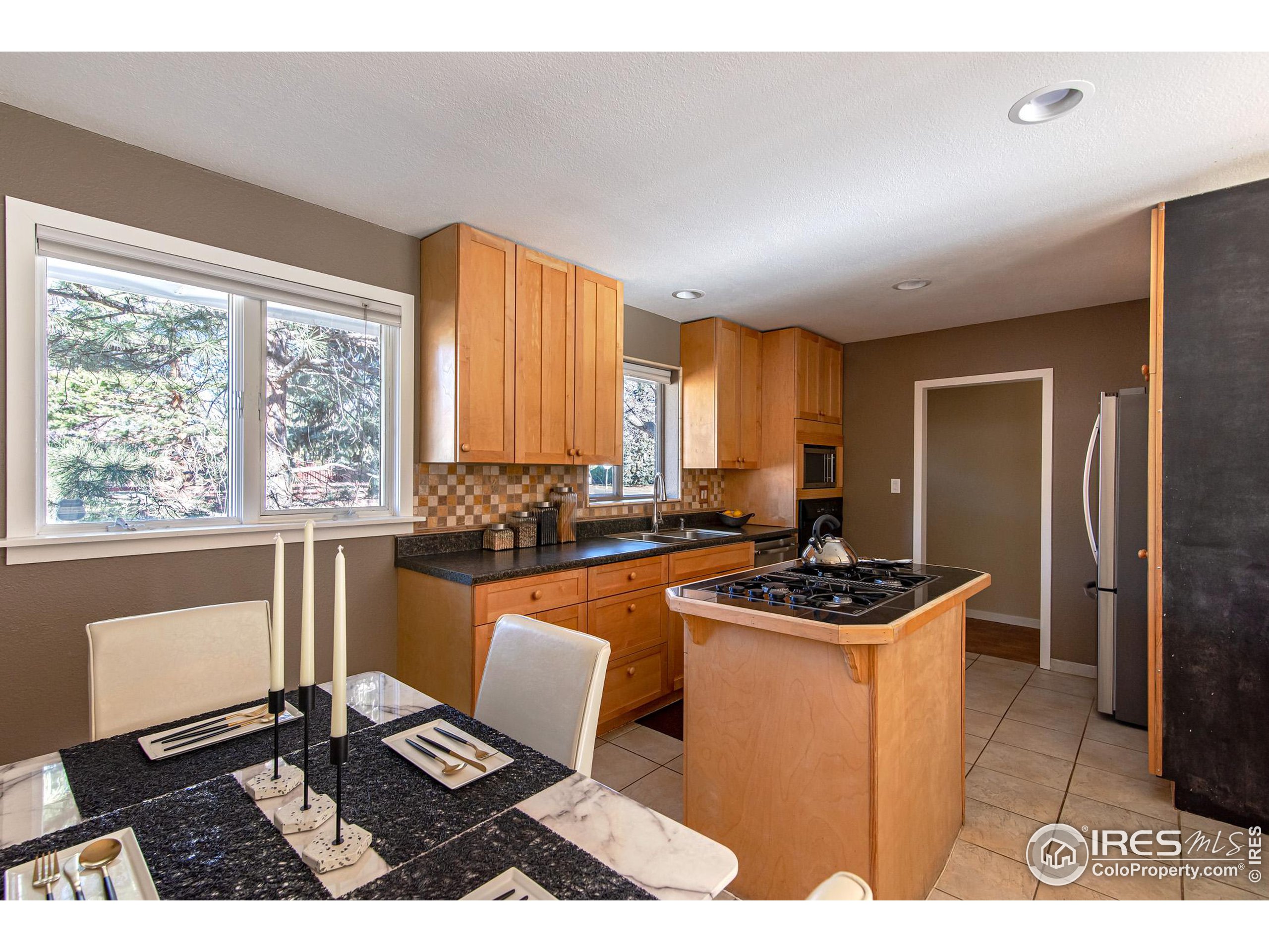 2212 Edgewood Dr