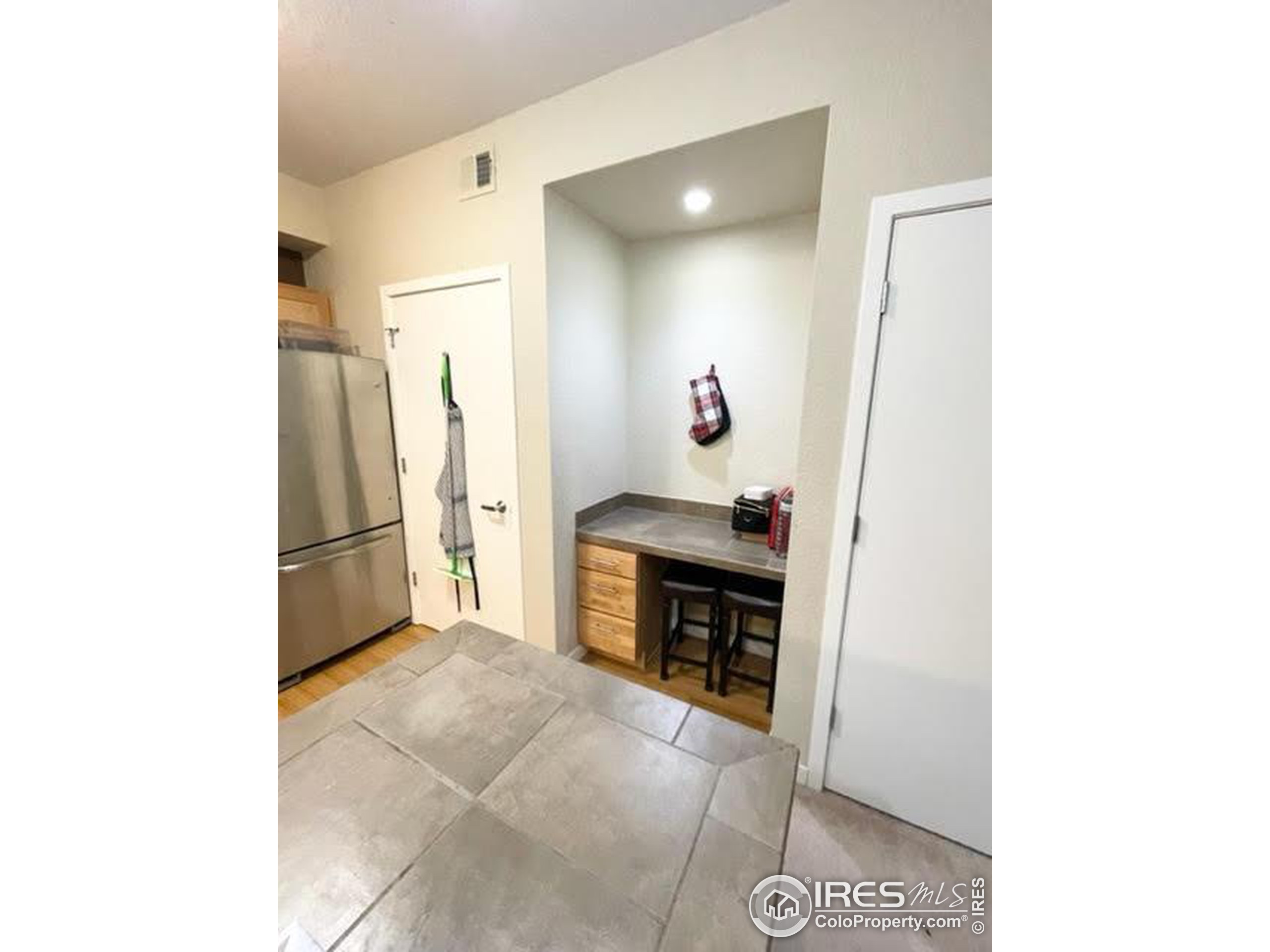 2850 E College Ave Unit: 102