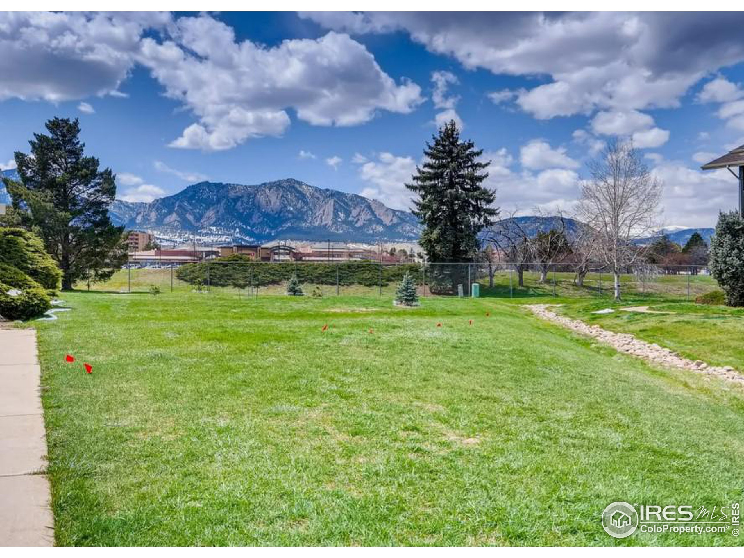 625 Manhattan Pl Unit: 213