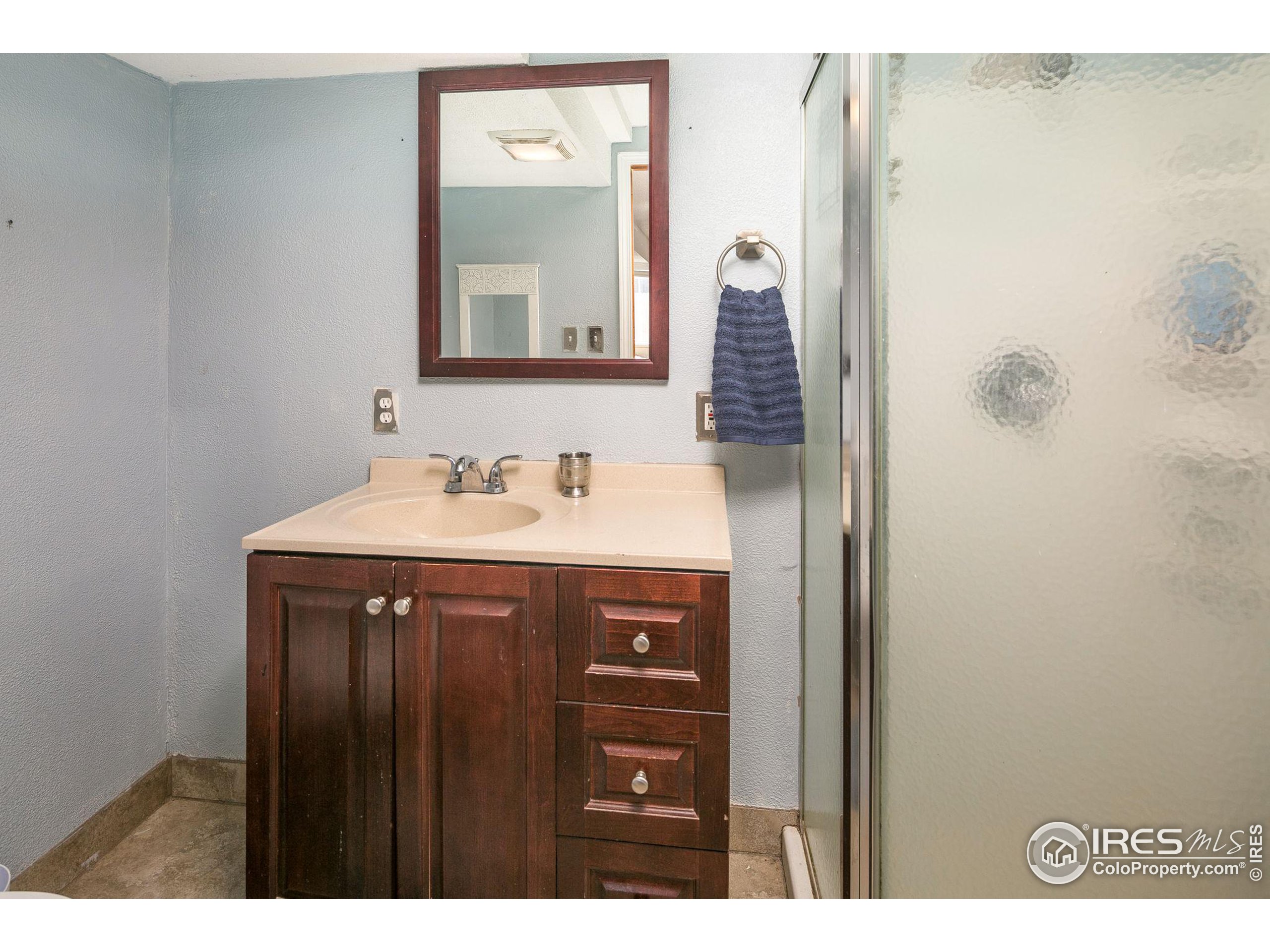 4 Cedar Ct