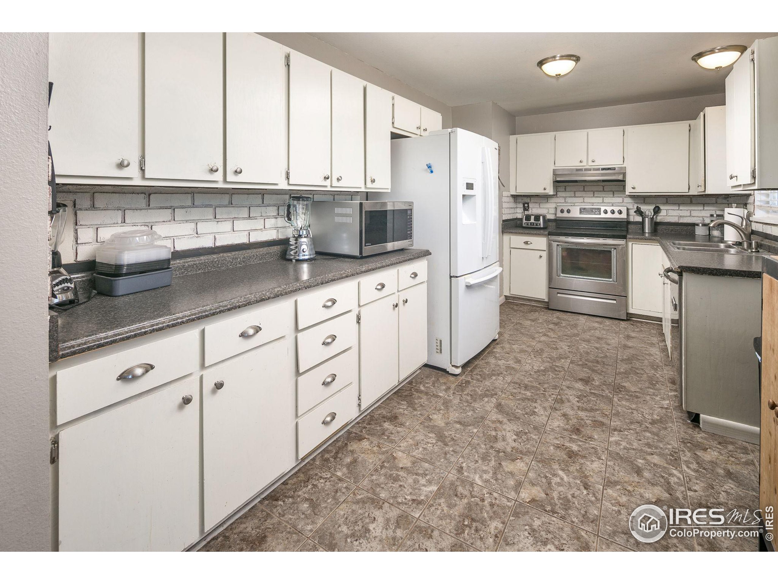 4 Cedar Ct