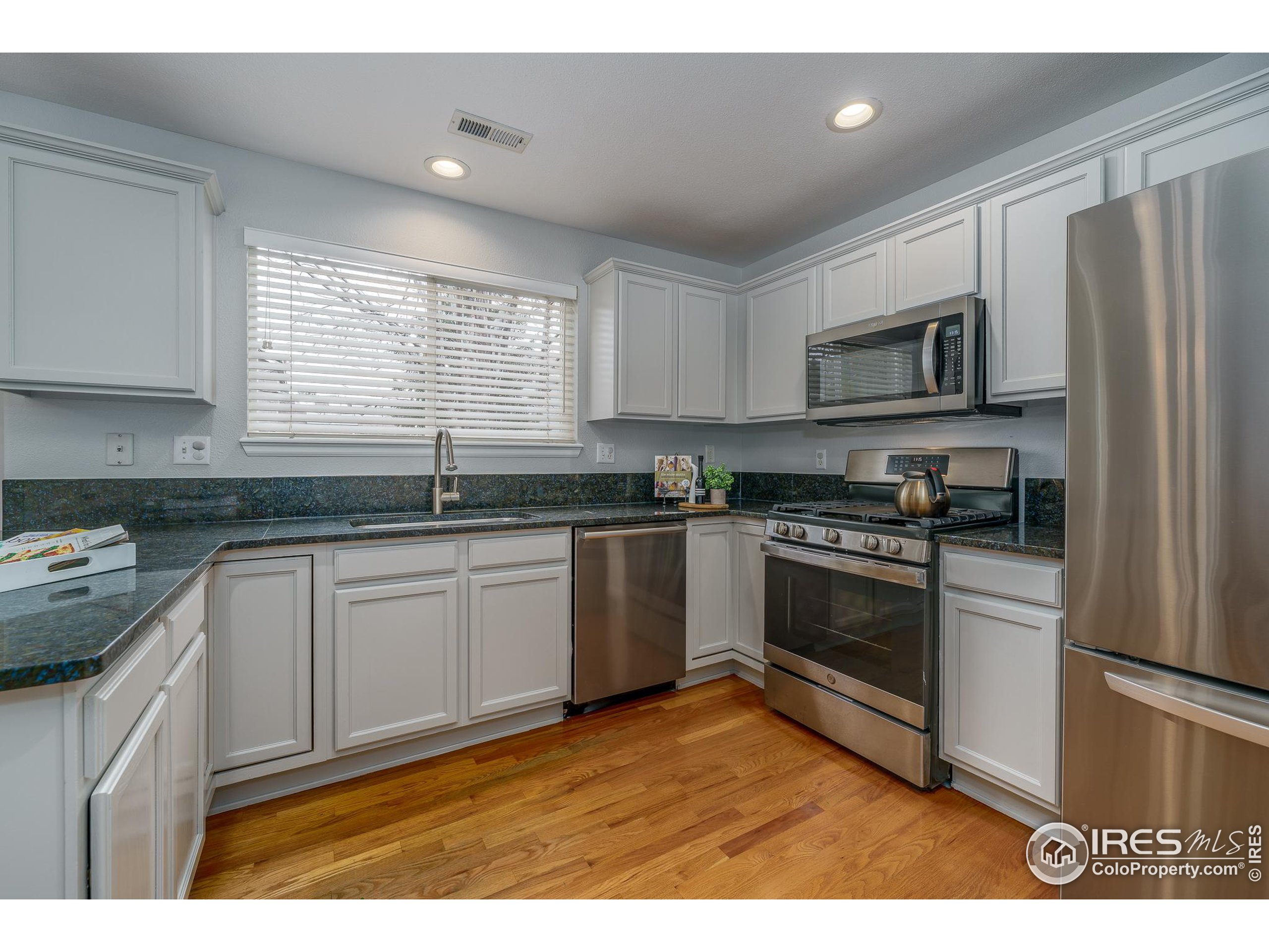 3142 W Yarrow Cir